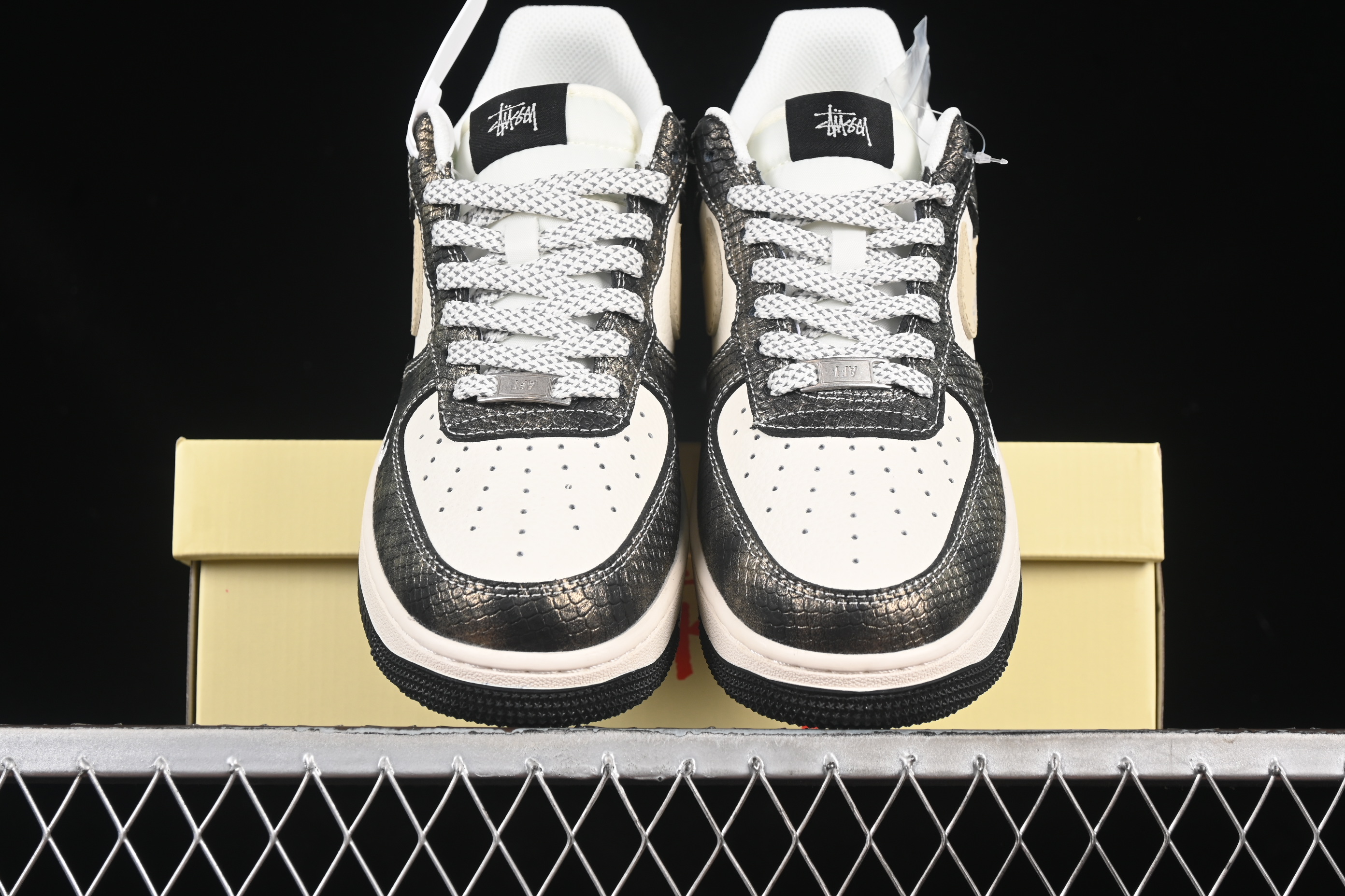 Air Force 1'07 Low Stussy Collaboration Gradient Snake Pattern XS1958-556 36-45