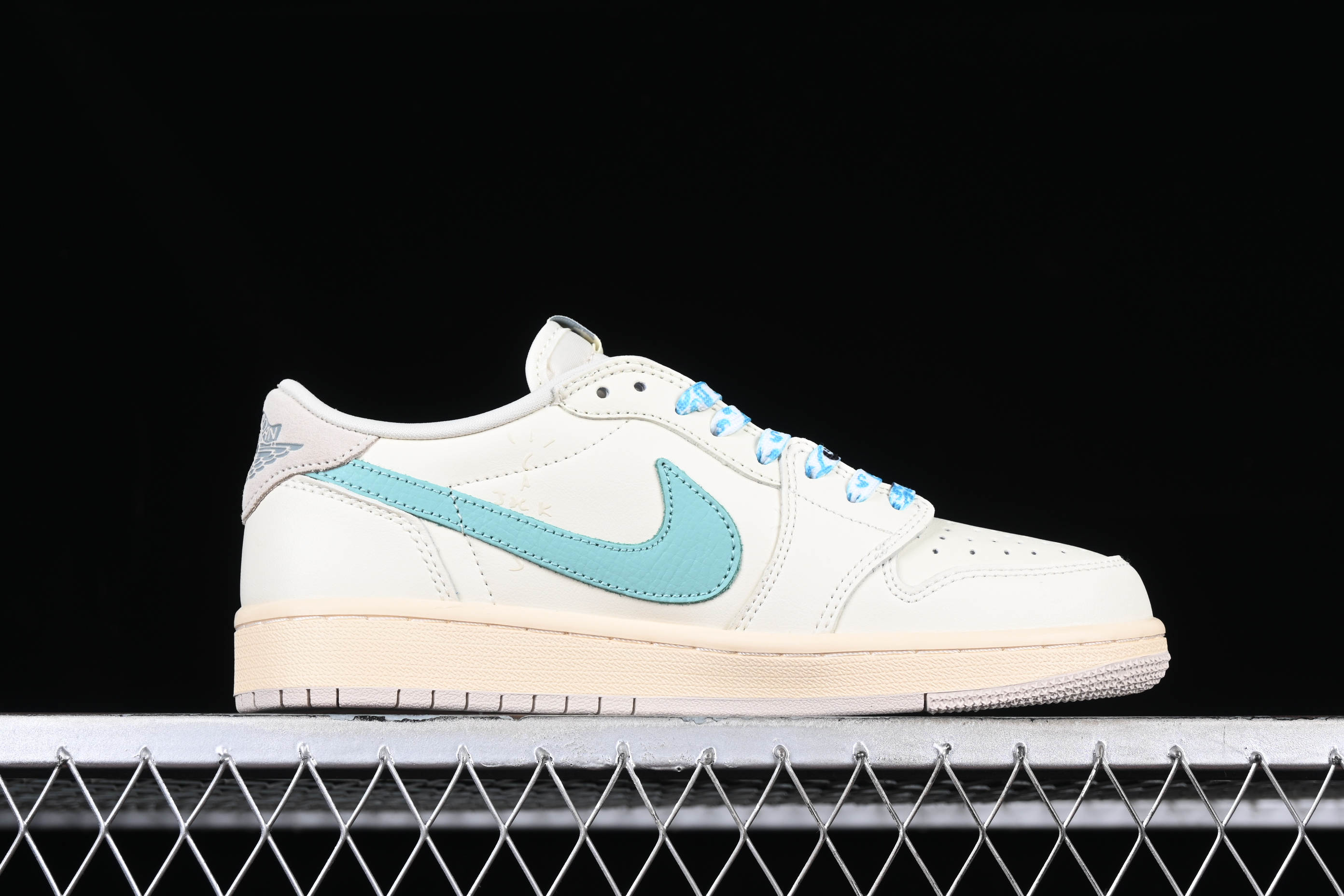 AJ1 low top