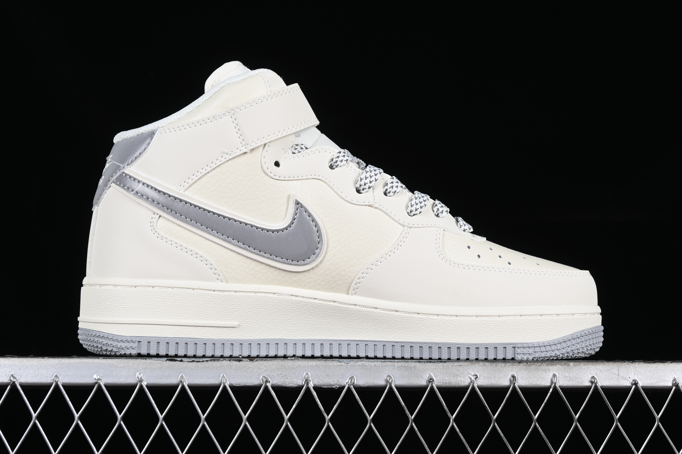 Nk Air Force 1'07 Mid beige fills the sky. Star Army No. 1 mid-top casual sneakers