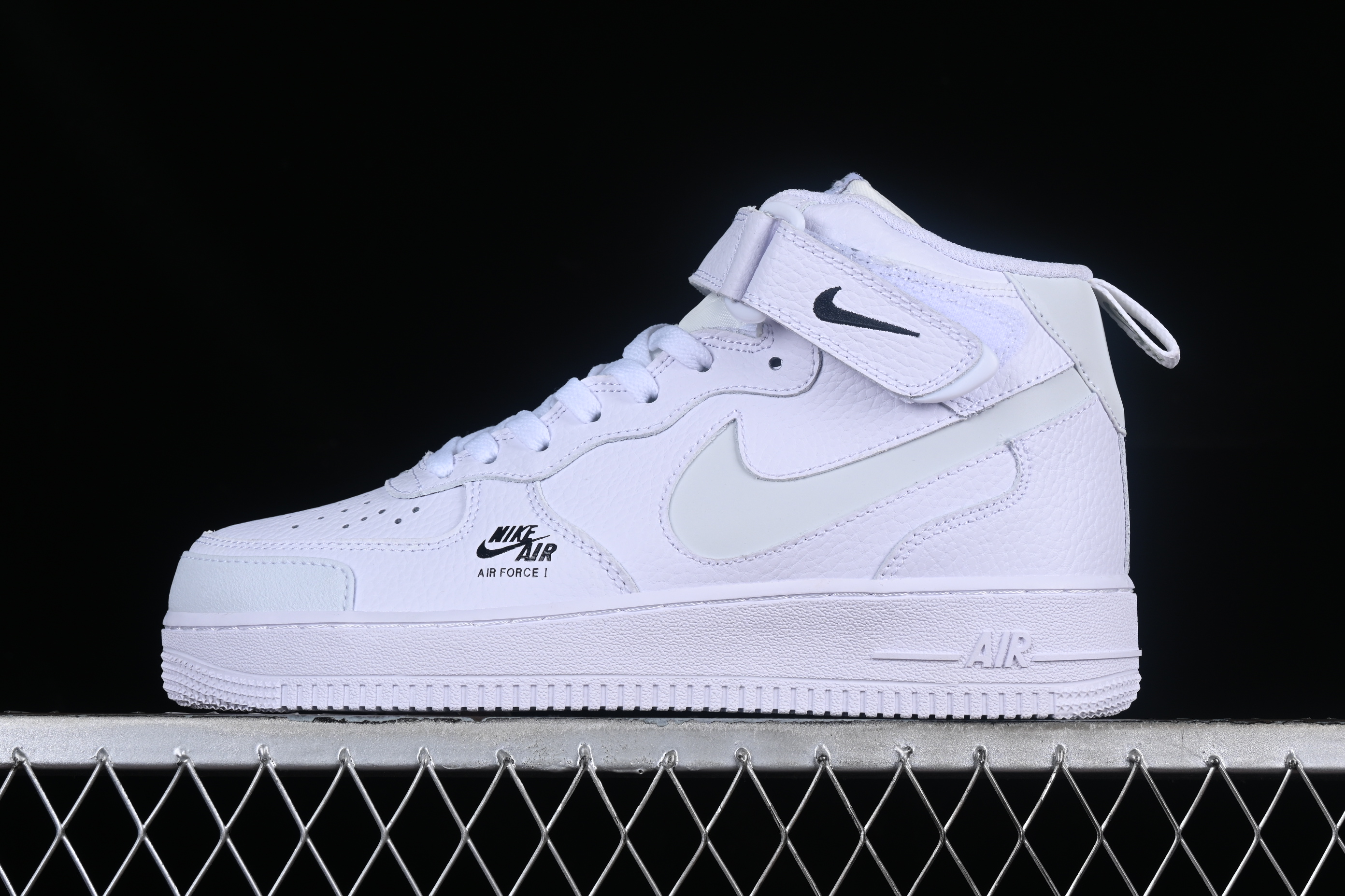 Nk Air Force 1 Mid Premium all-white colorway Air Force One mid-top casual sneakers