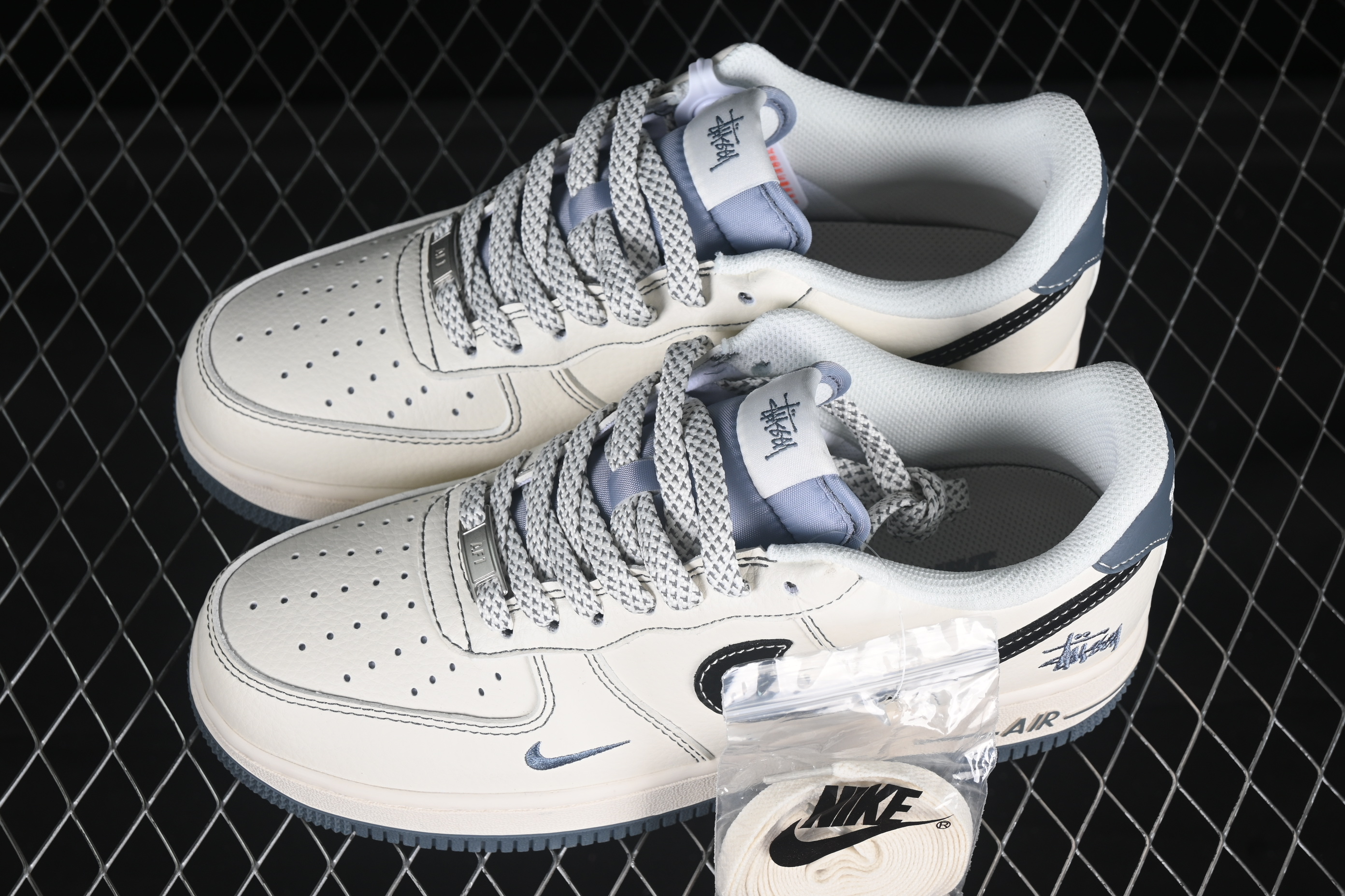 Air Force 1'07 Low Stussy collaboration Grey background Black Hook XZ6188-761 36-45