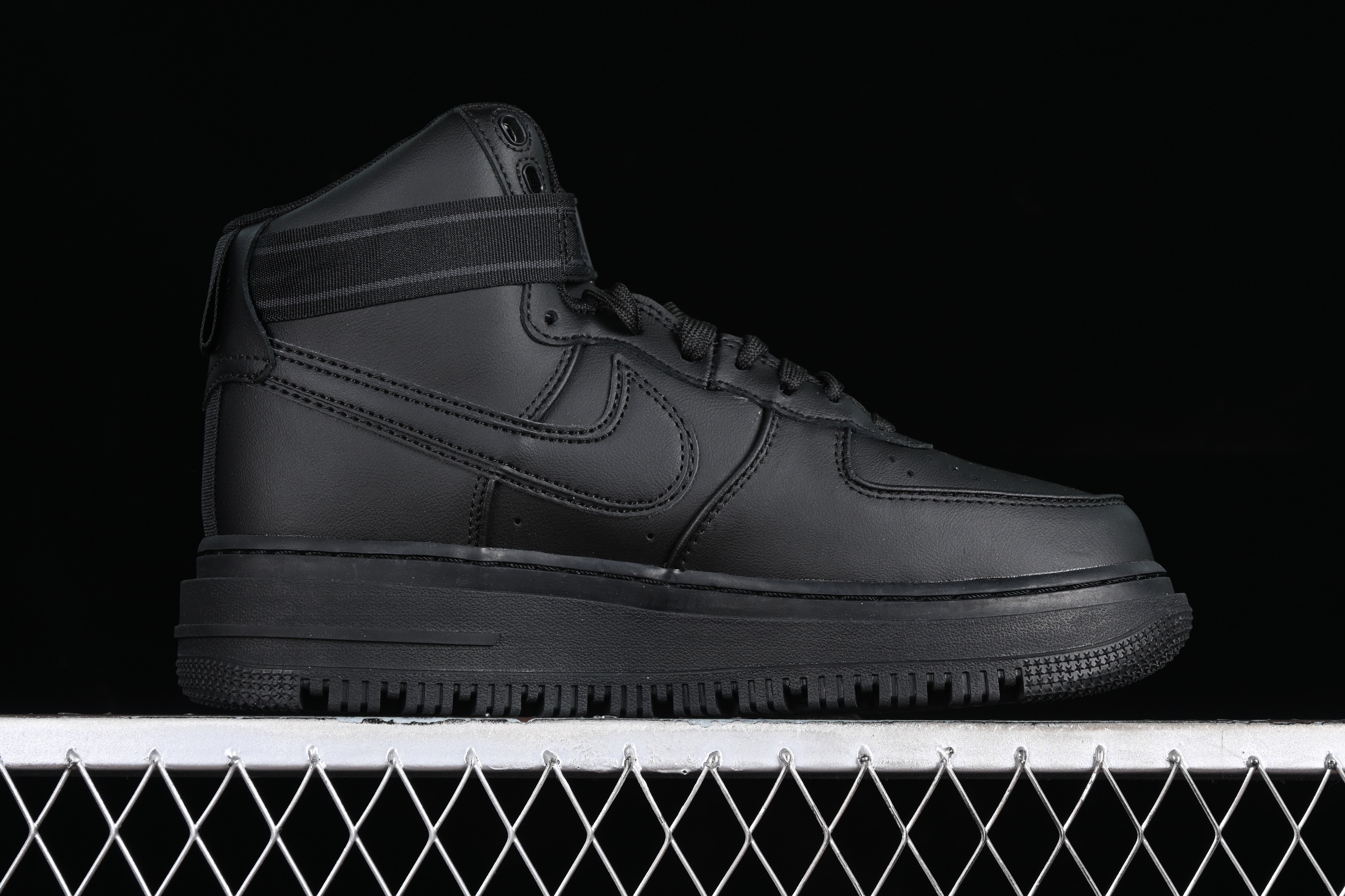 Nk Air Force 1'07 Boot all-black Air Force One mid-top casual sneakers