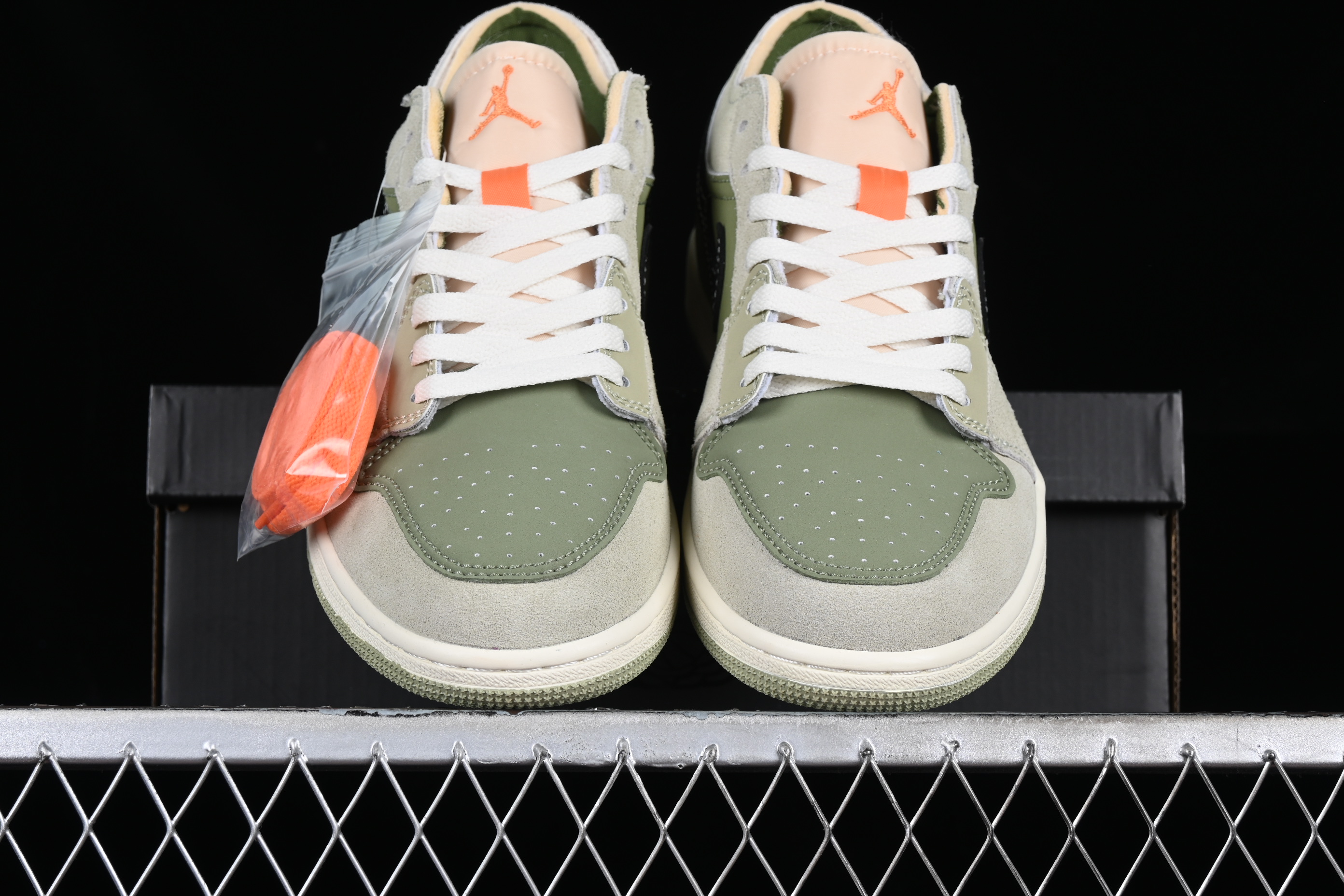 AJ1 low top