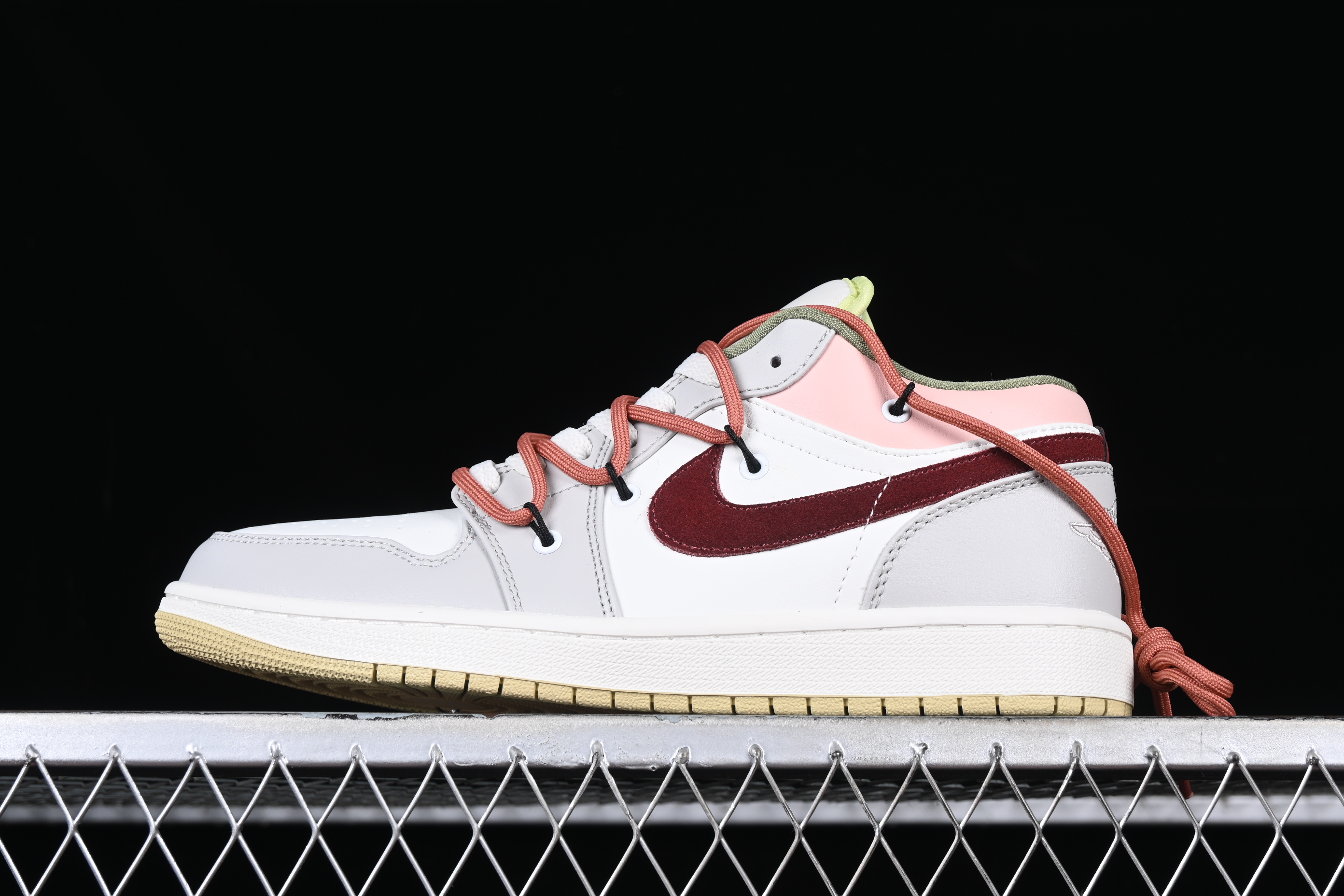 AJ1 low top