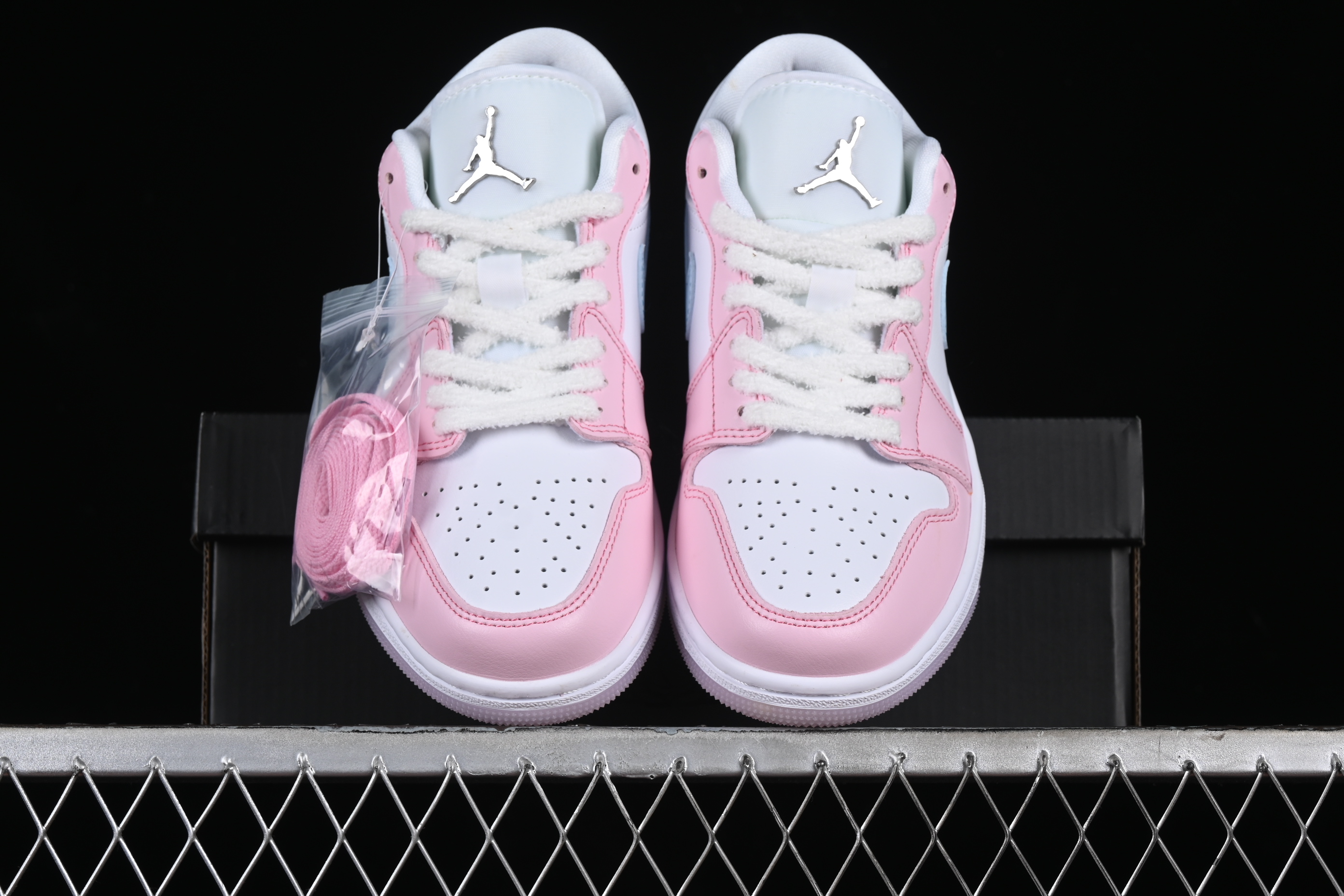 AJ1 low topAJ1 low top