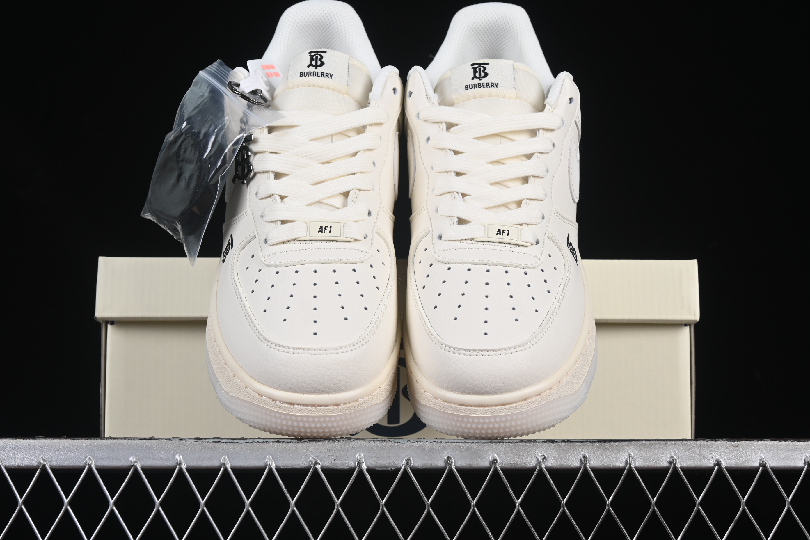 Air Force 1'07 Low Burberry Collaboration off-white Crystal BB8588-226 36-45