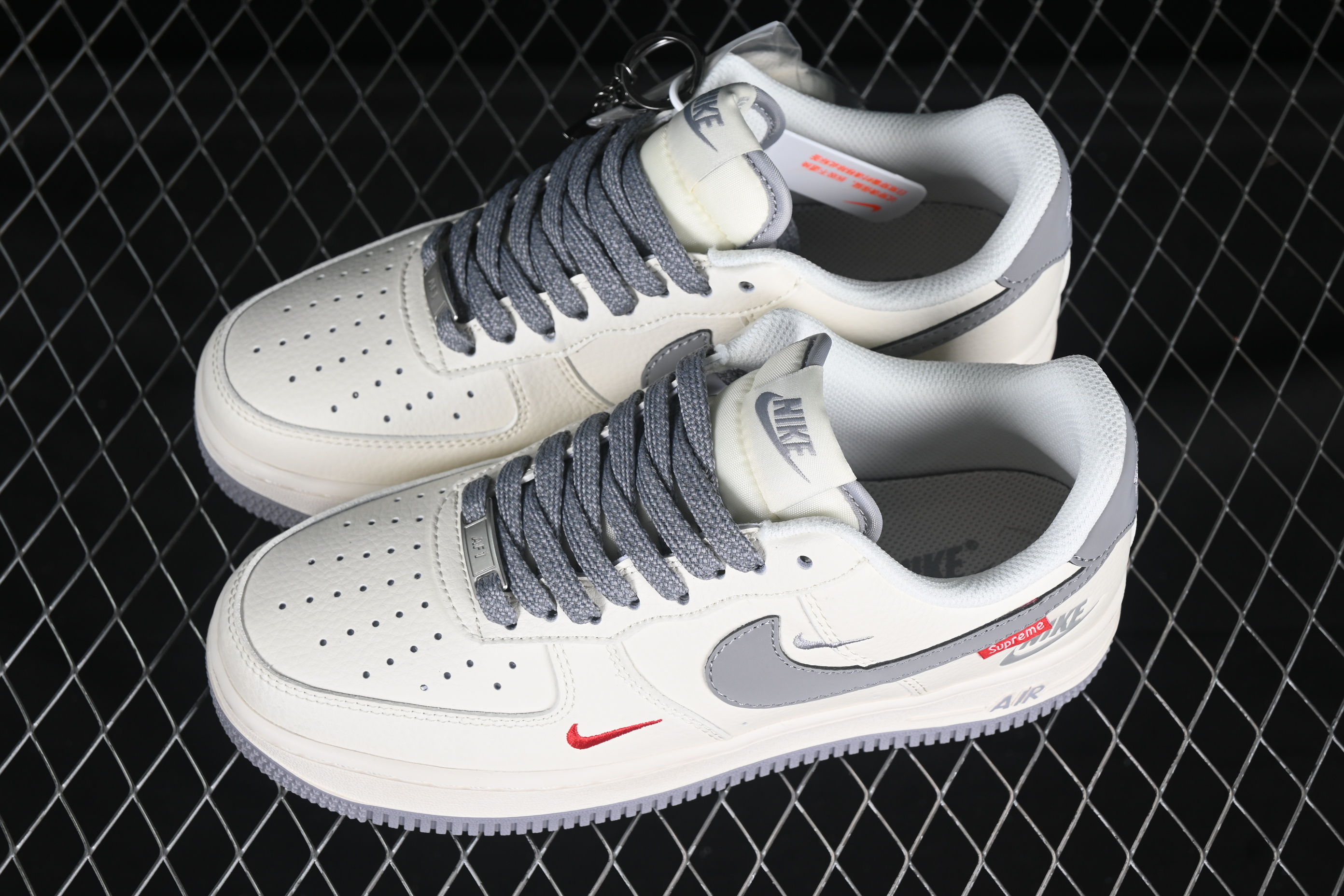 Air Force 1'07 Low Supreme Collaboration Beige Small Red Hook HH7518-039 36-45