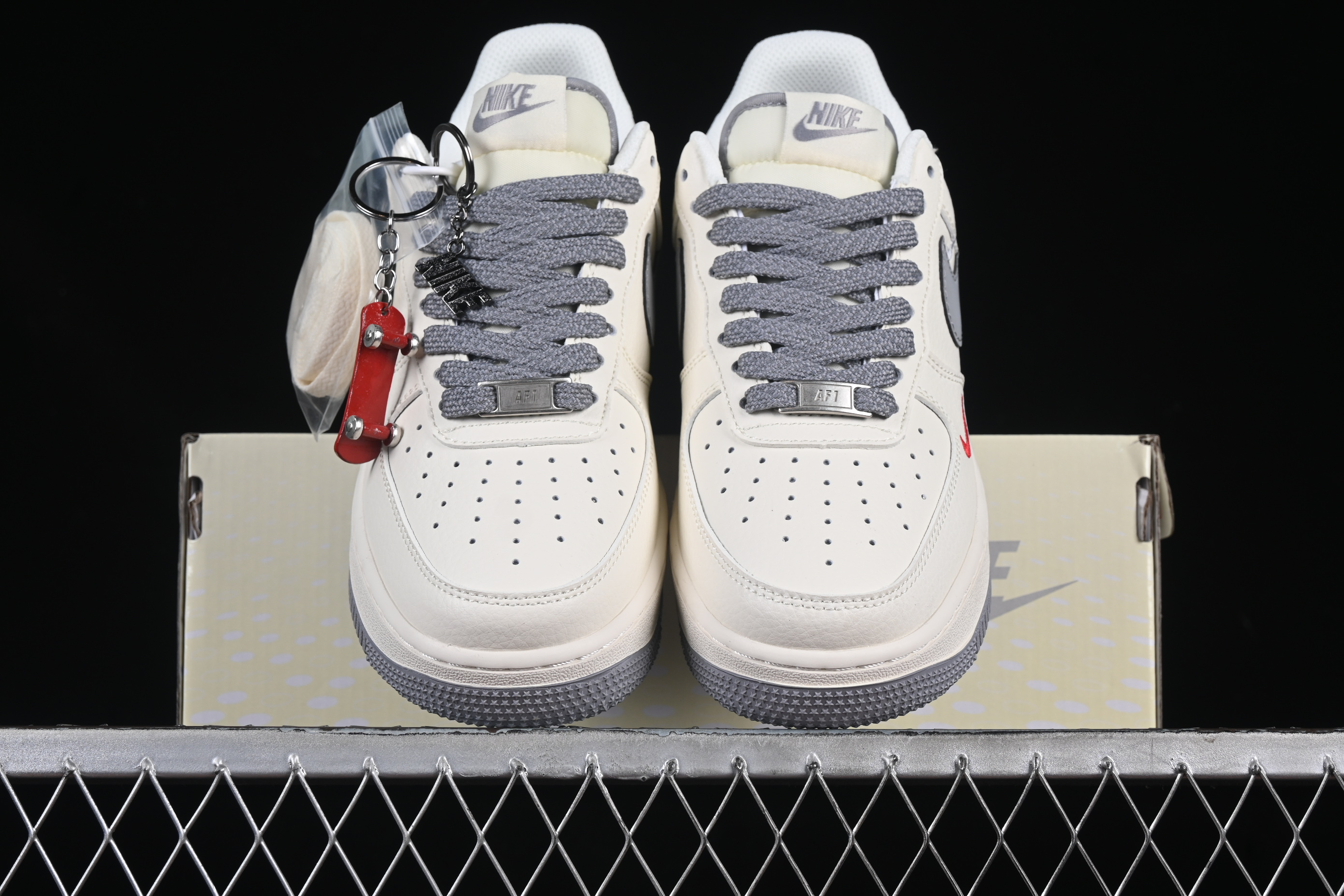 Air Force 1'07 Low Supreme Collaboration Beige Small Red Hook HH7518-039 36-45