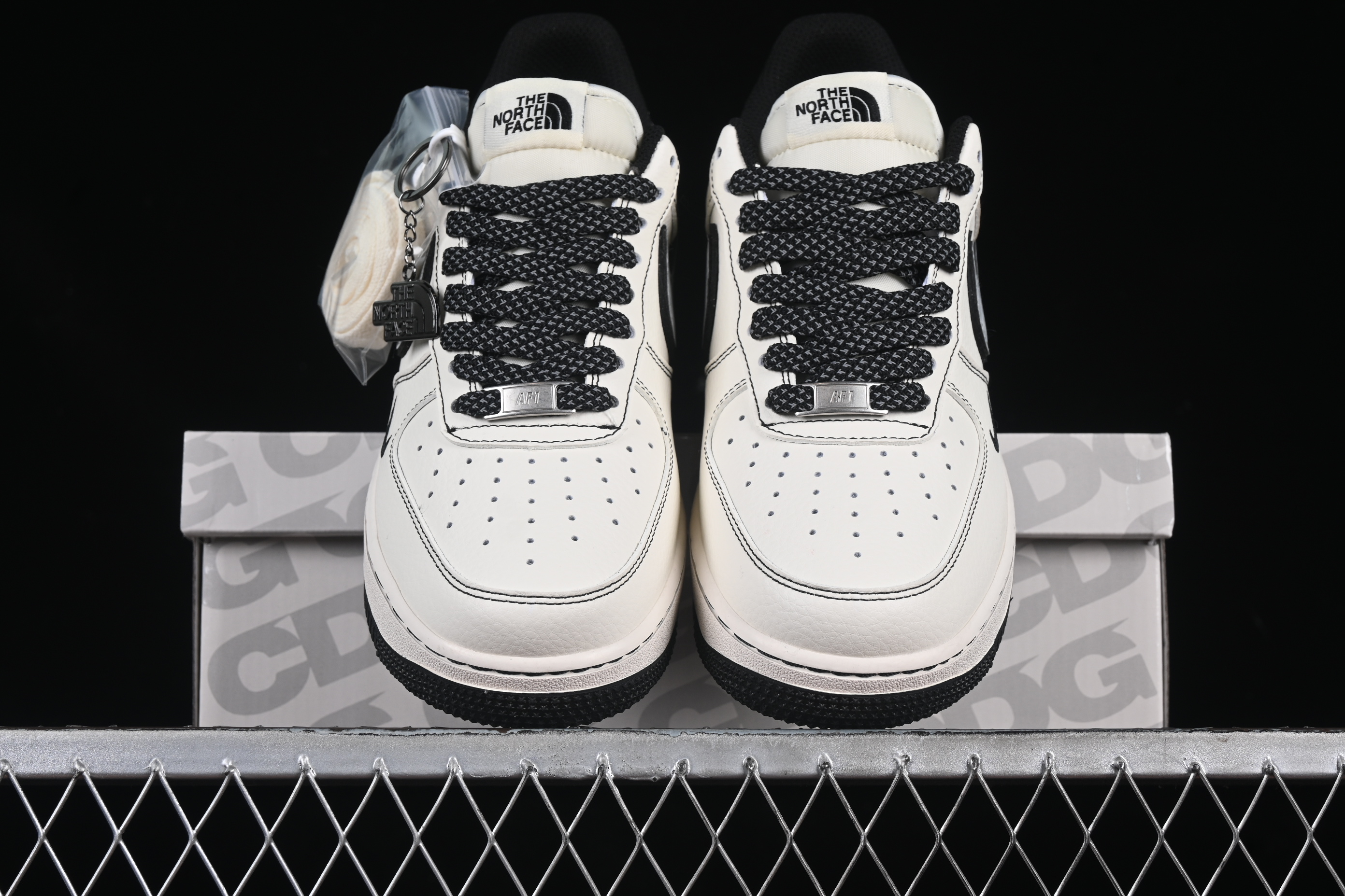 Air Force 1'07 Low North Side Collaboration CDG Beige Line HH7518-050 36-45