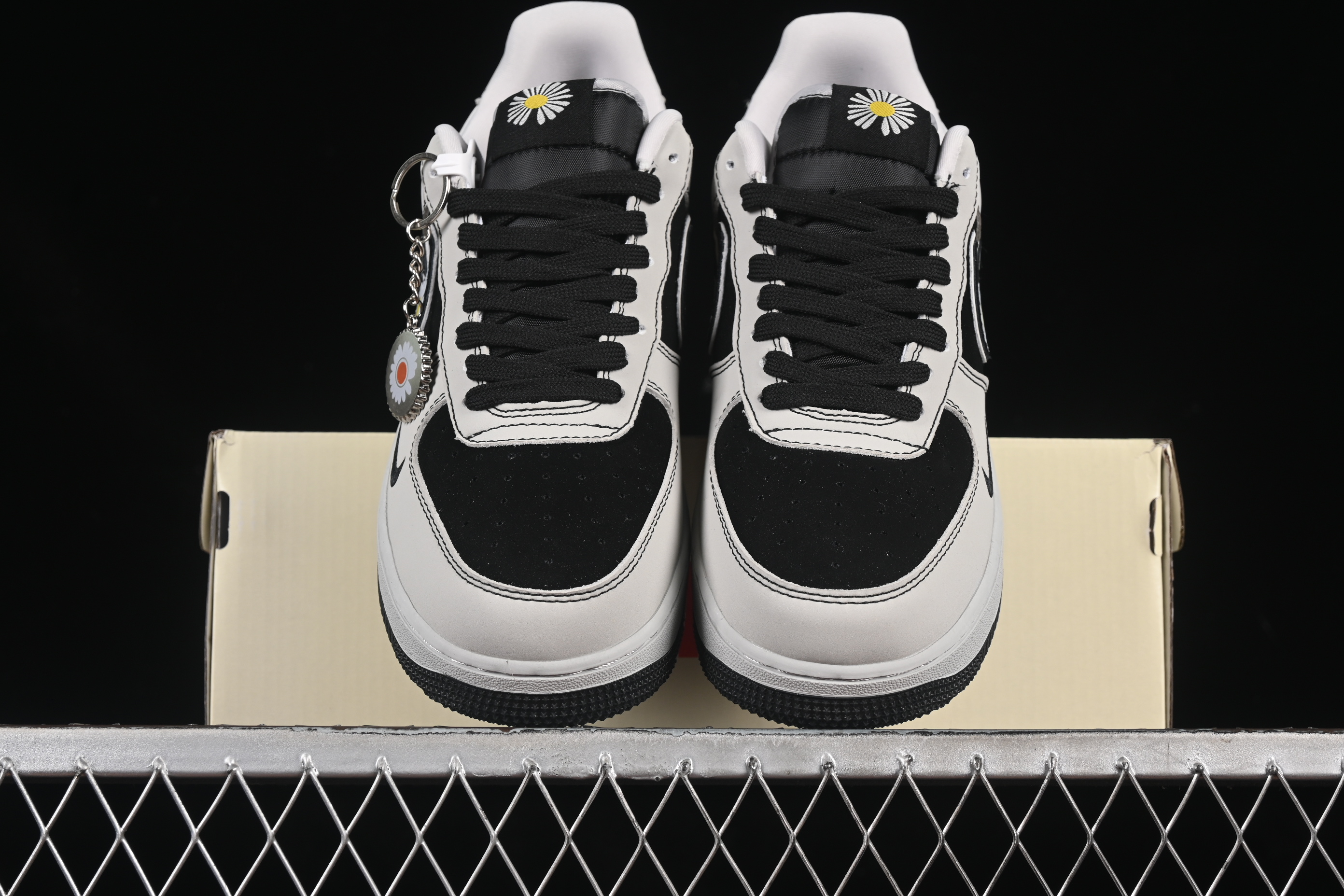 Air Force 1'07 Low G-Dragon Collaboration Chrysanthemum Hook DF0188-055 36-45
