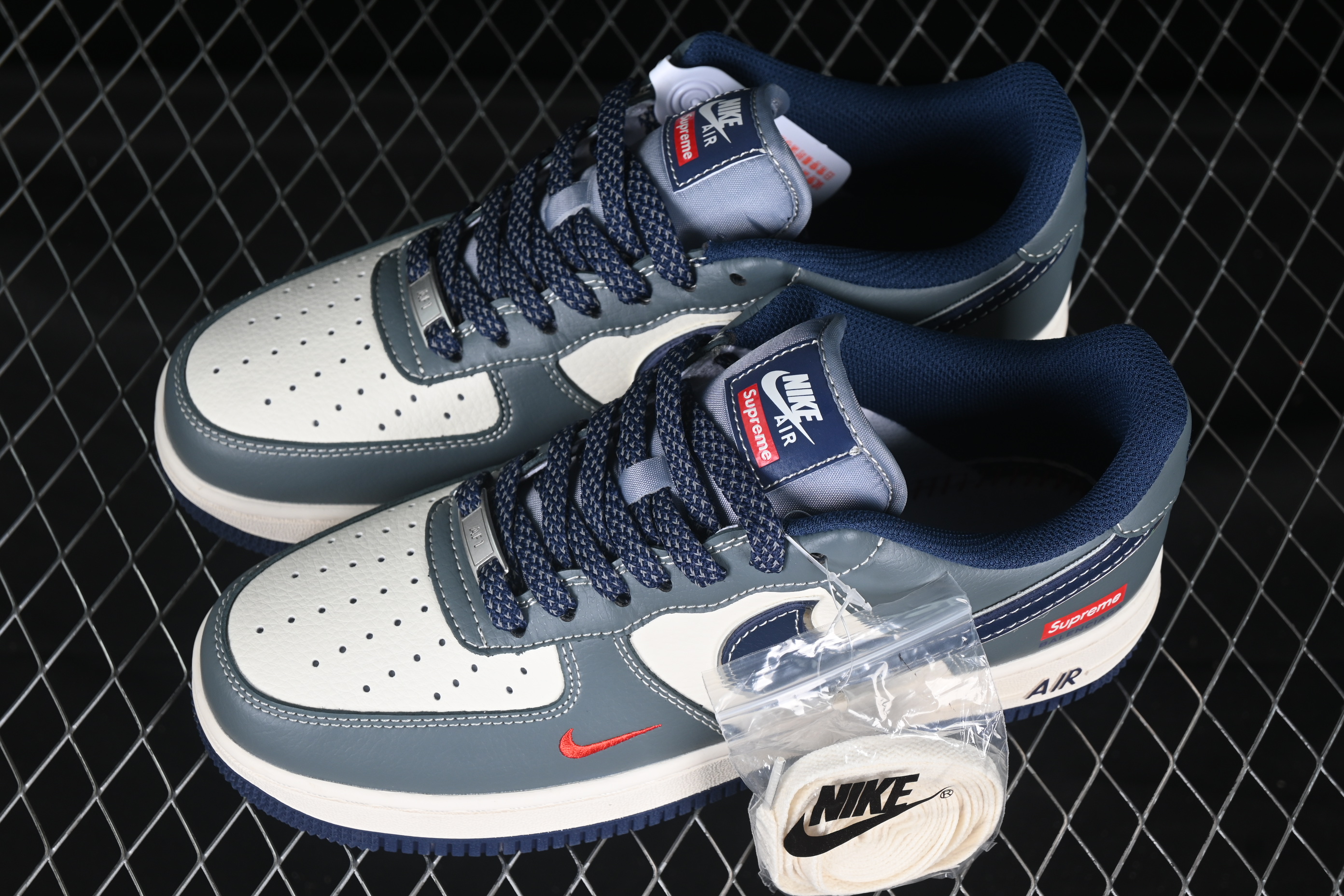 Nk Air Force 1'07 Low Supreme collaboration Gray-blue small red Hook XZ6188-382 36-45