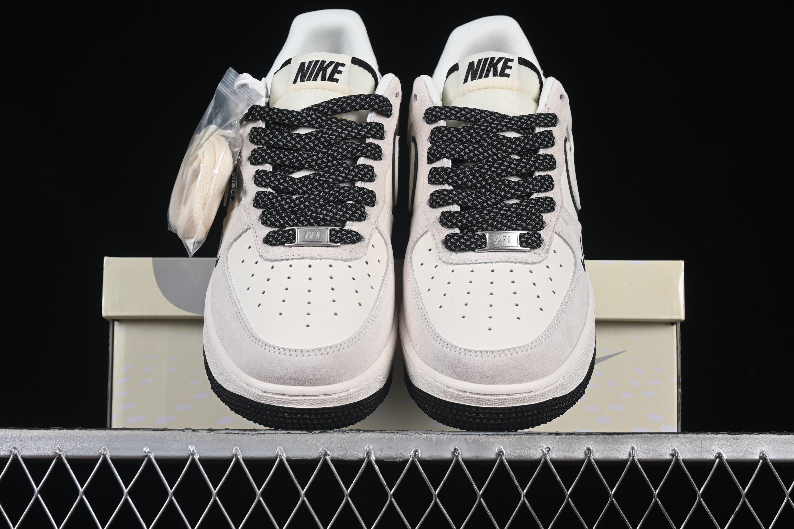 Nk Air Force 1'07 Low Nike Collaboration Pig 8-meter Black BB7518-028 36-45