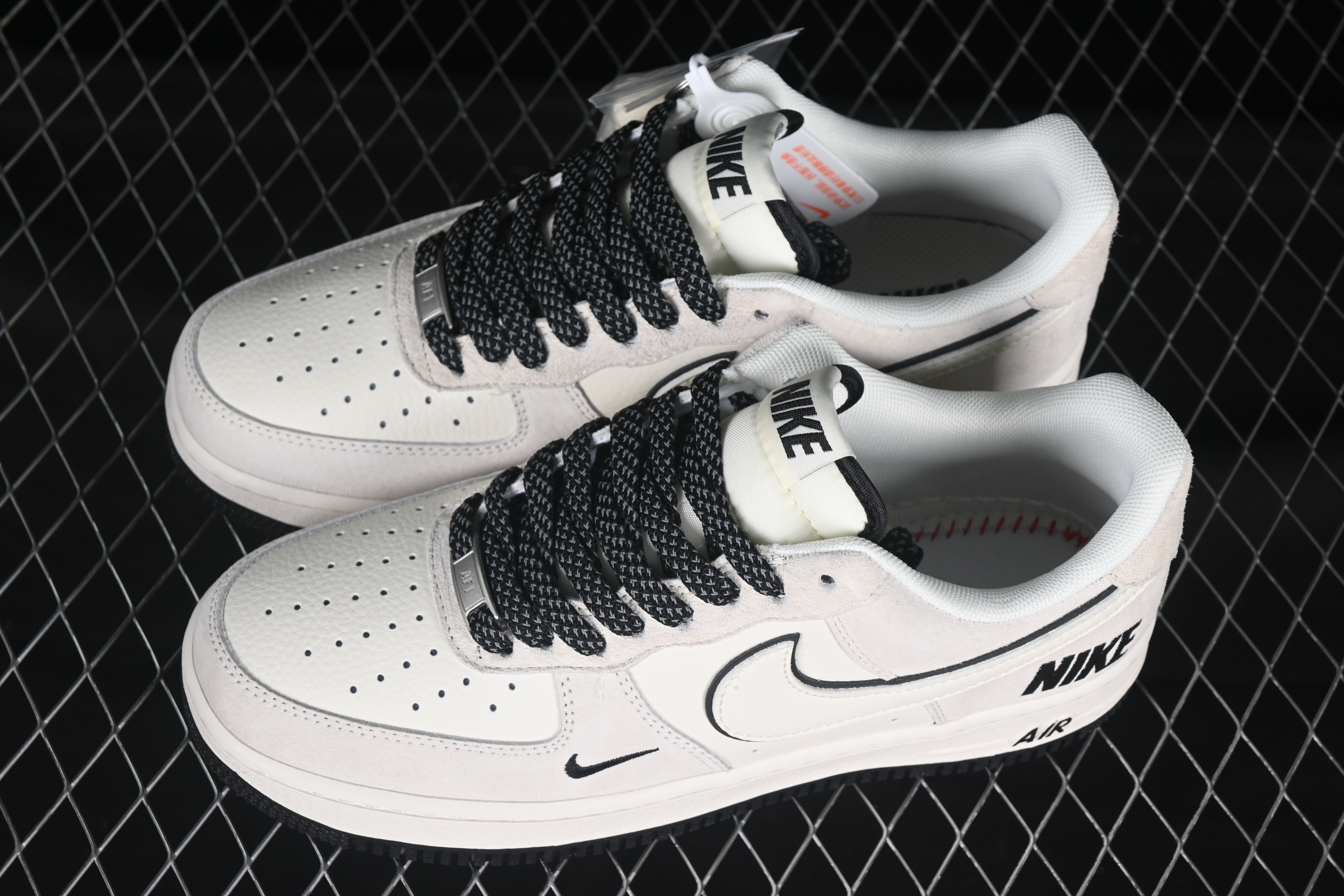 Nk Air Force 1'07 Low Nike Collaboration Pig 8-meter Black BB7518-028 36-45