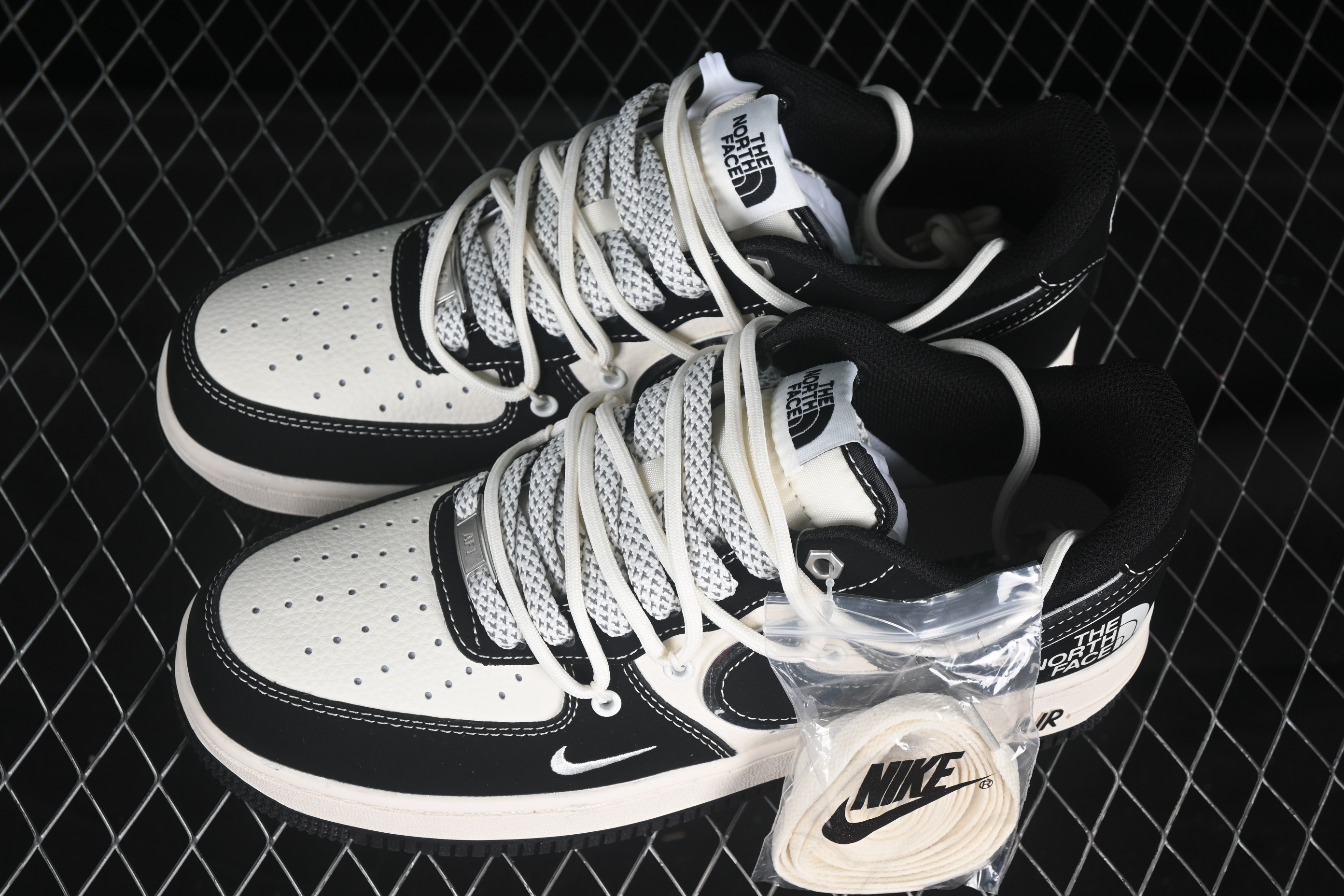 Nk Air Force 1'07 Low North Side Collaboration Matte Black drawstring SJ1198-101 36-45
