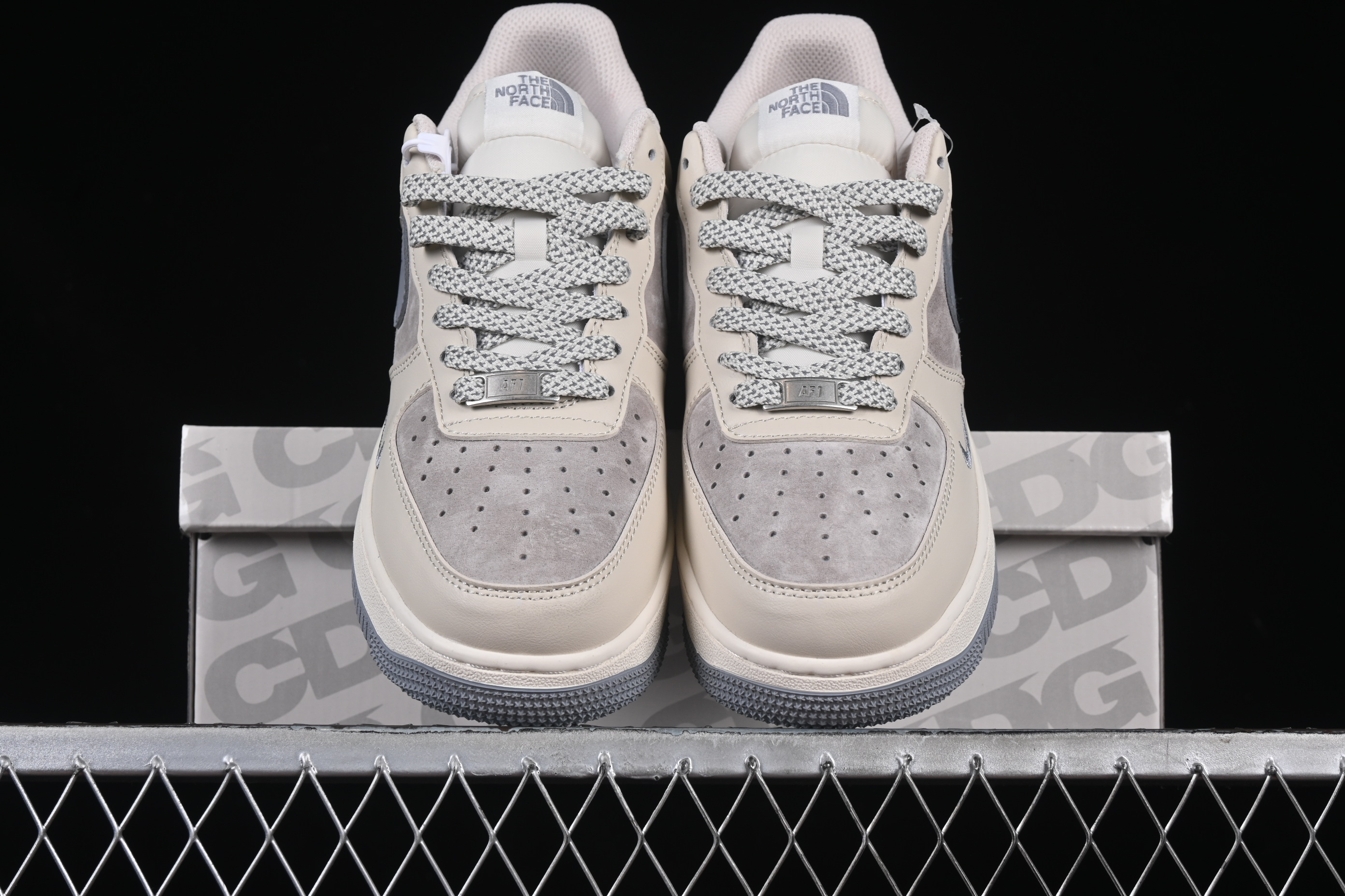 Nk Air Force 1'07 Low North Side Co-branded spliced Pig Eight Red Tail XZ6188-649 36-45
