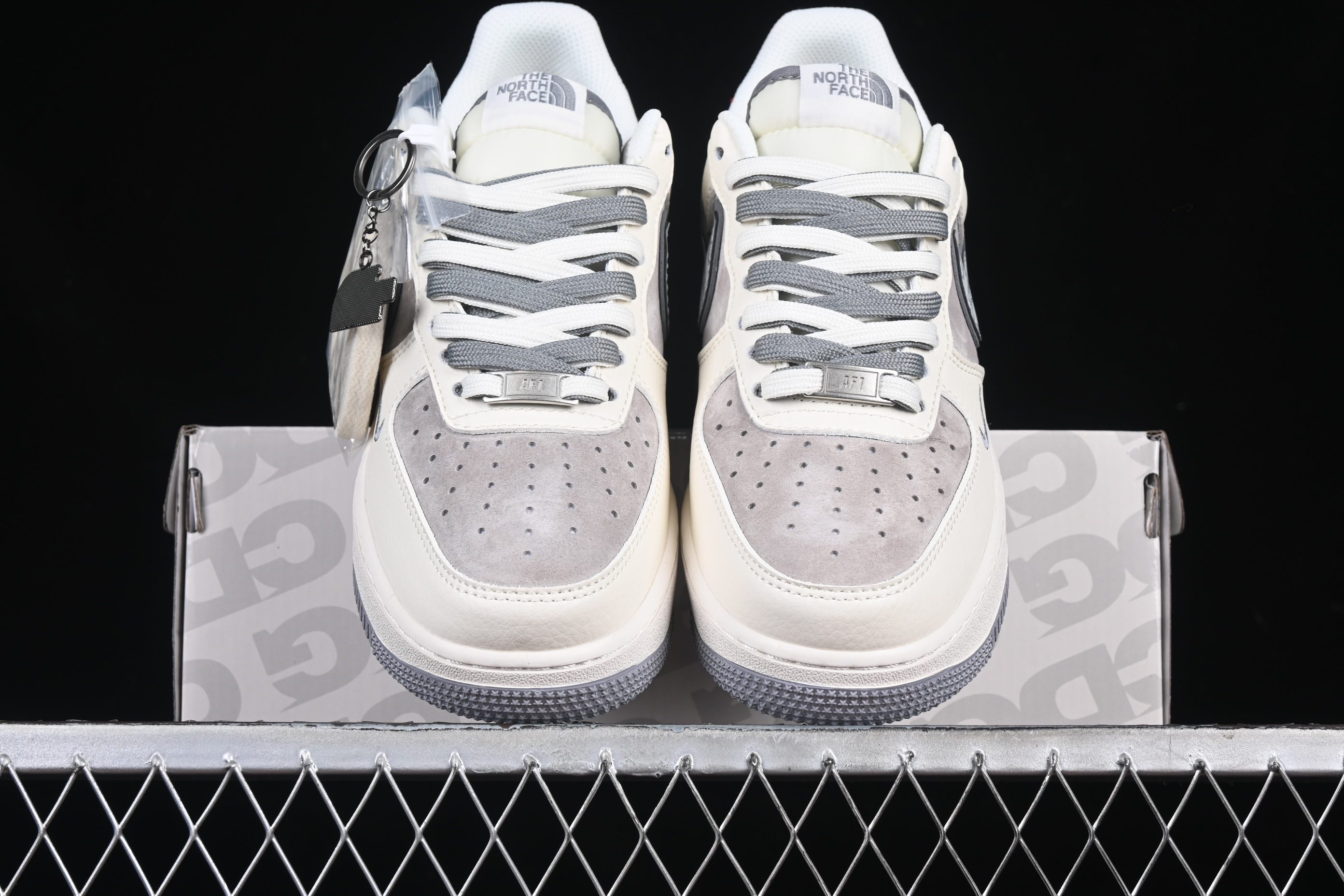 Nk Air Force 1'07 Low North Side Collaboration CDG Red Tail DM6688-049 36-45