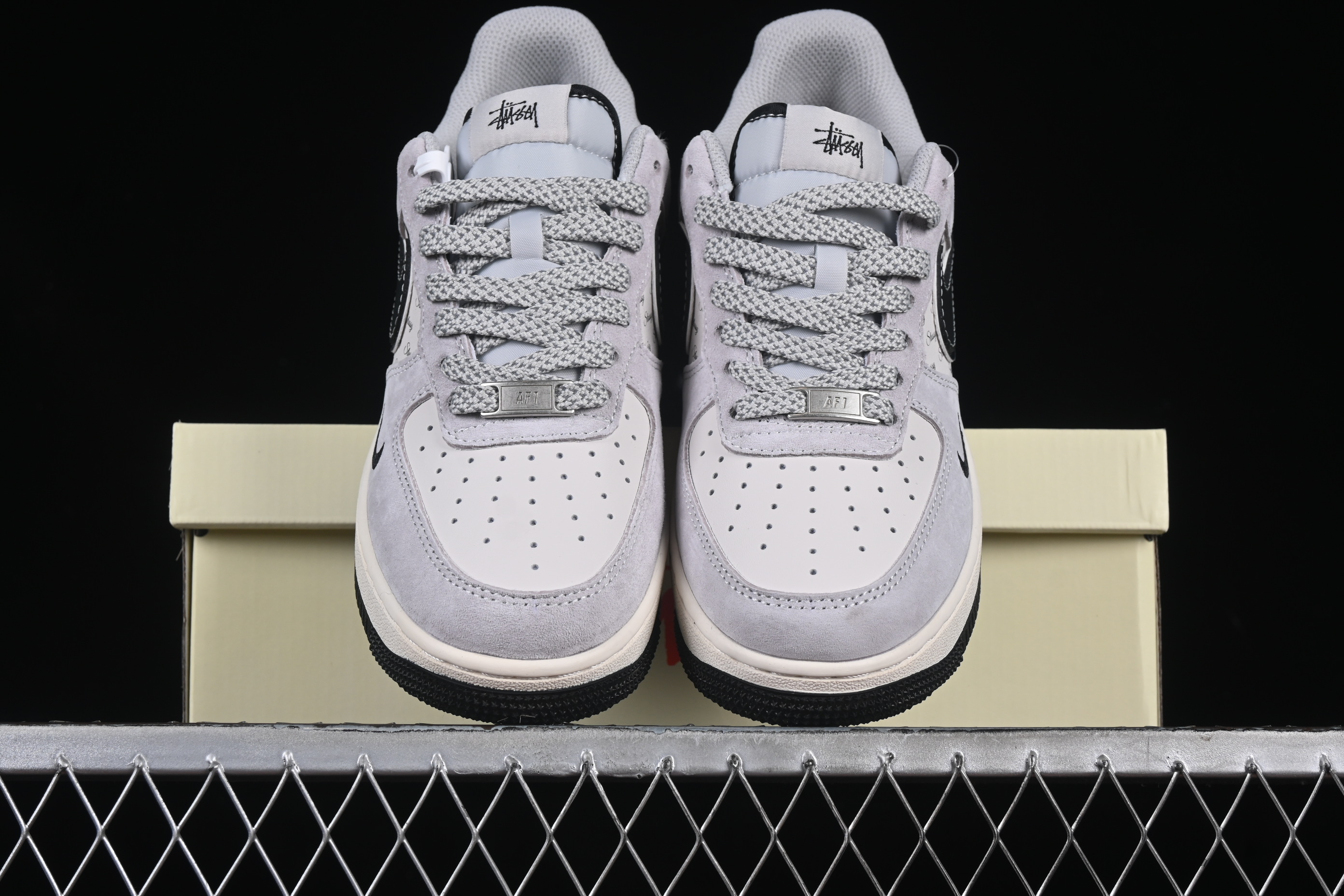 Nk Air Force 1'07 Low Stussy Collaboration Pig Eight Silver Edge Black Hook XZ6188-912 36-45