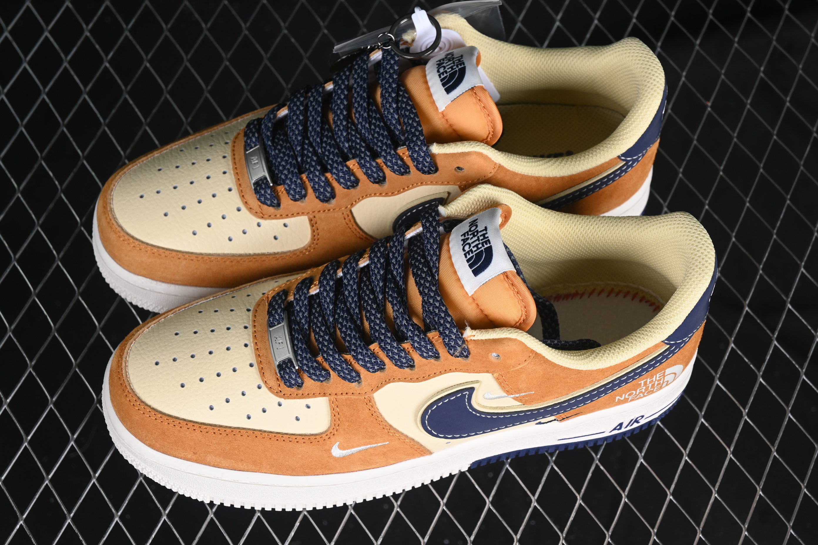 Nk Air Force 1'07 Low North Side Collaboration Sports Orange DM6688-053 36-45