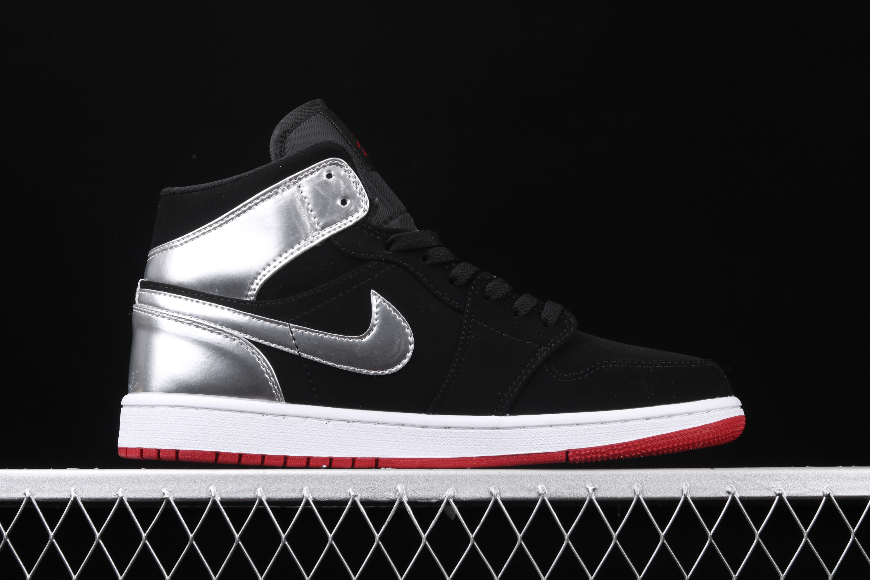AJ1 Middle