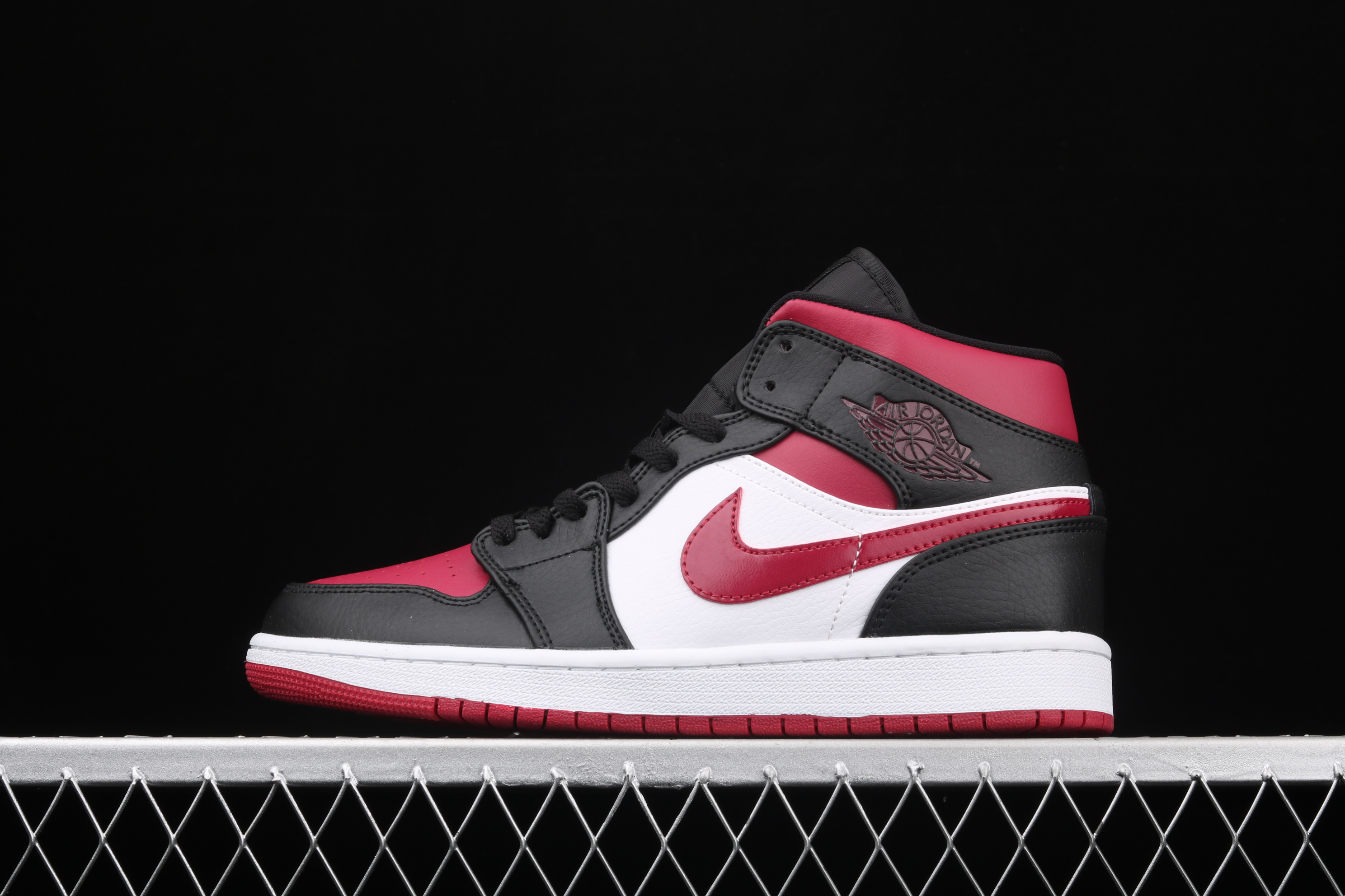 AJ1 Middle