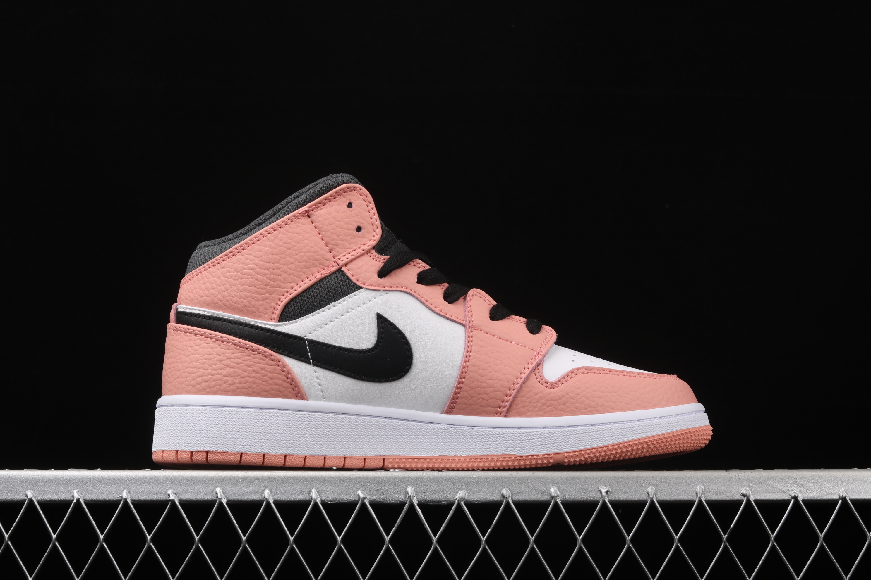 AJ1 Middle top