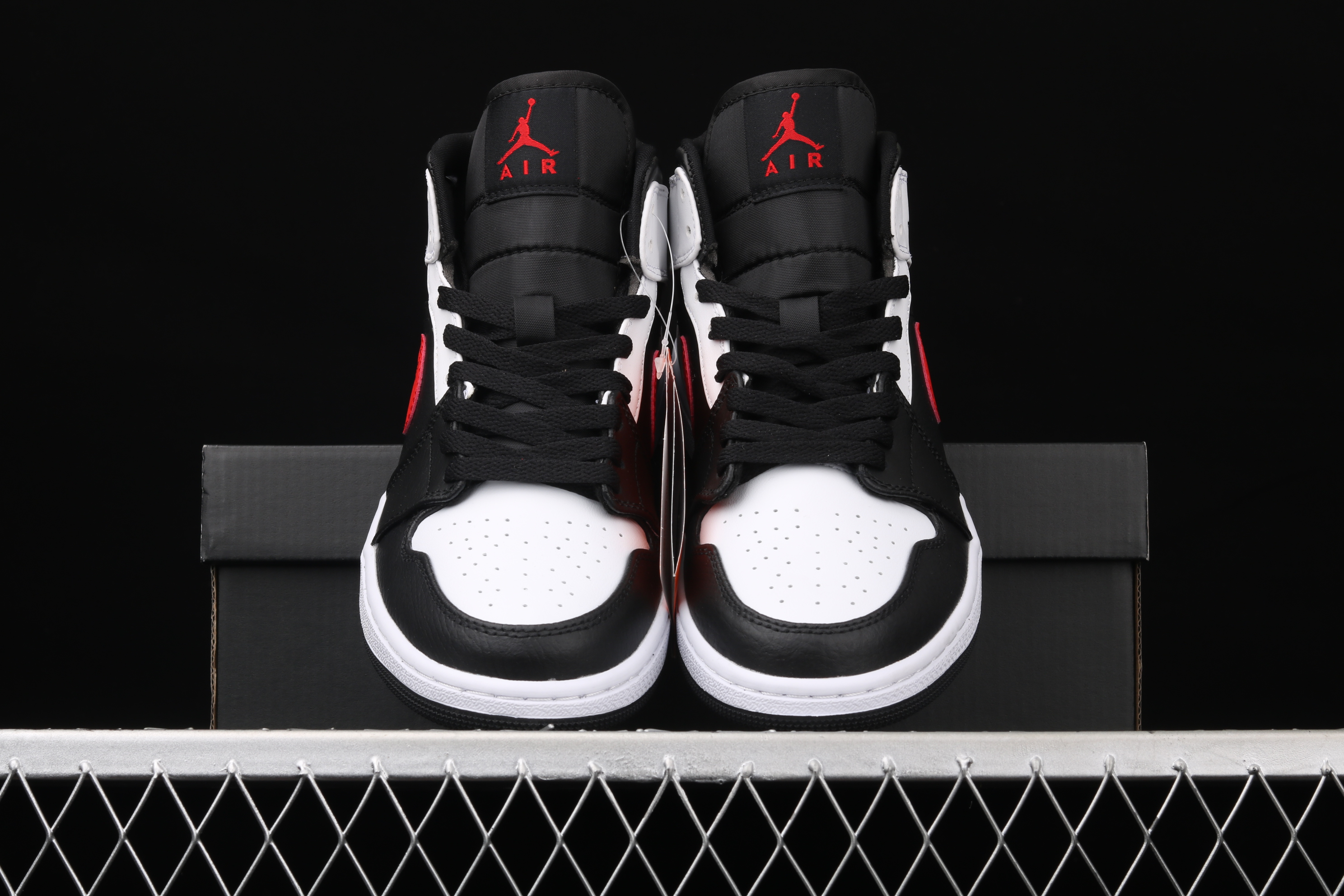 AJ1 Middle Helper