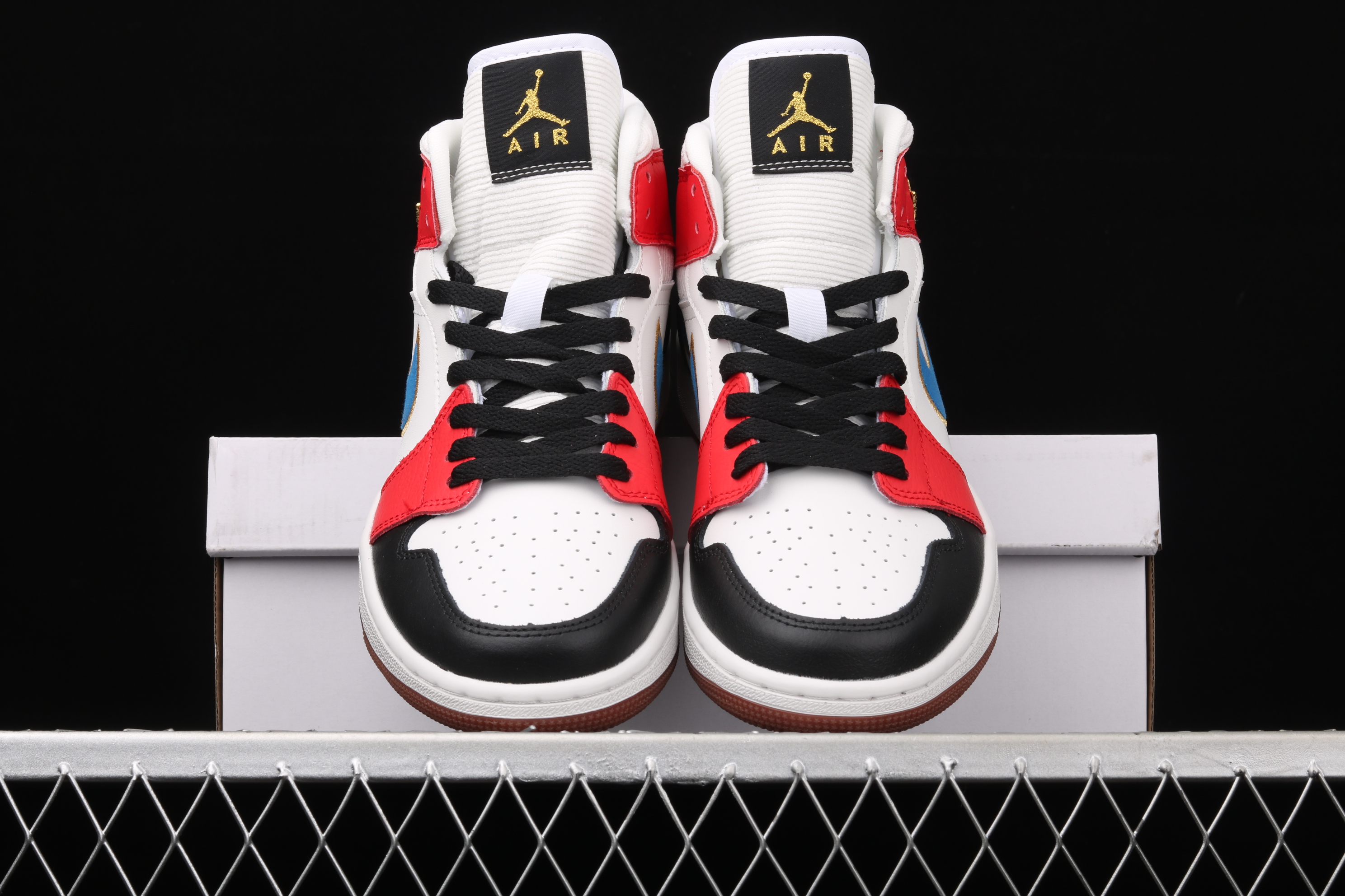 AJ1 Middle Helper