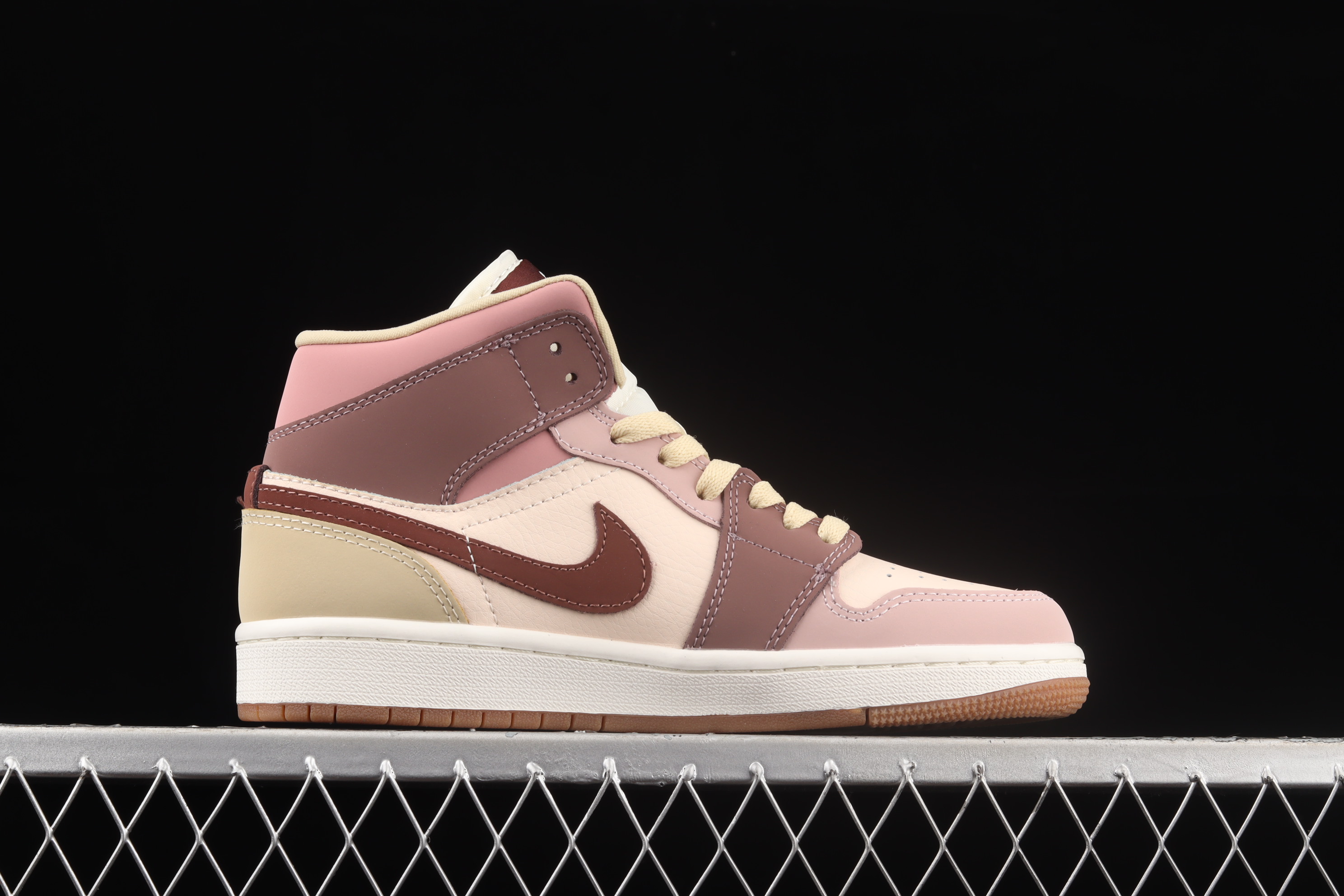 AJ1 Middle Helper