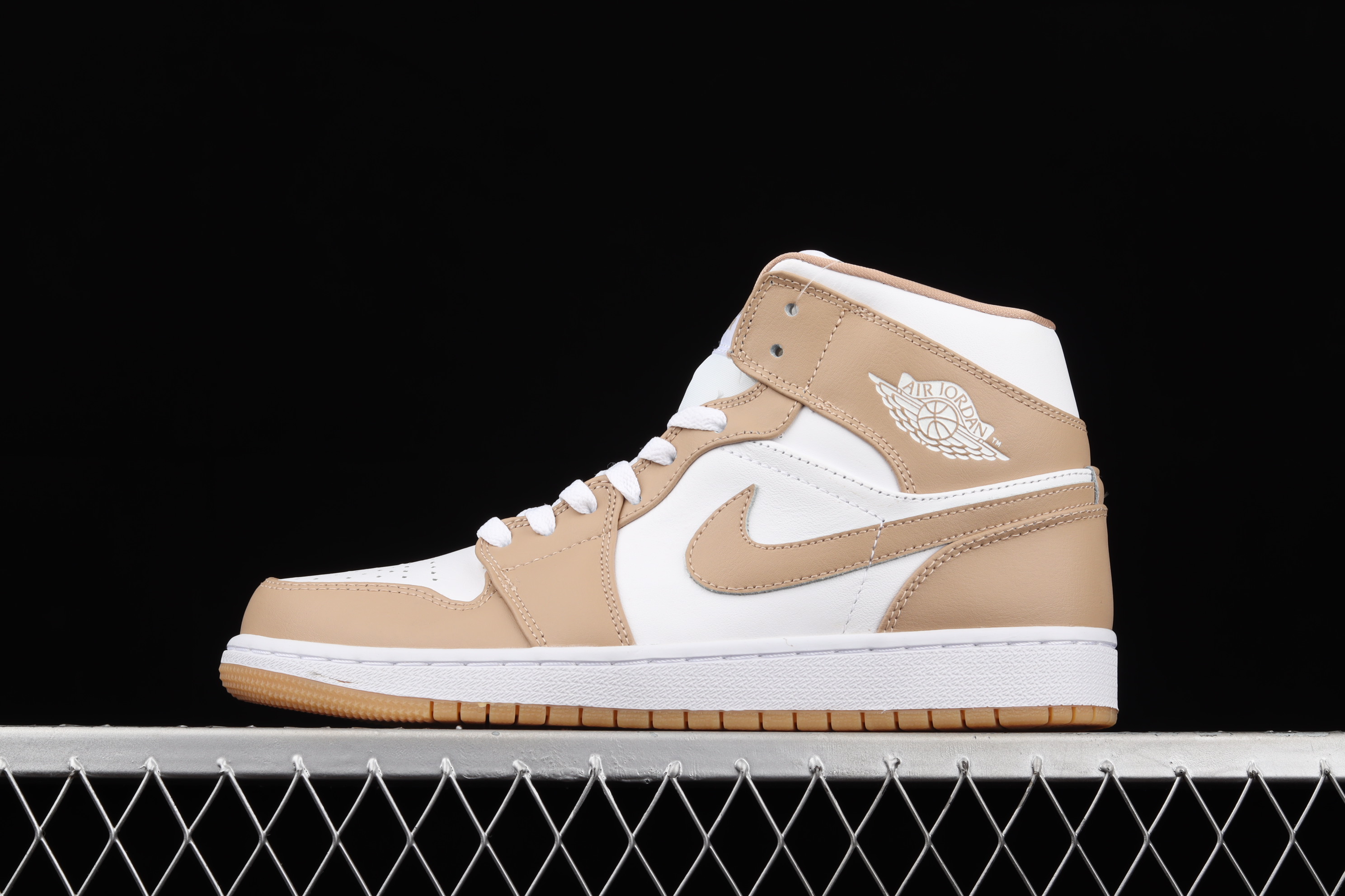 AJ1 Middle Helper