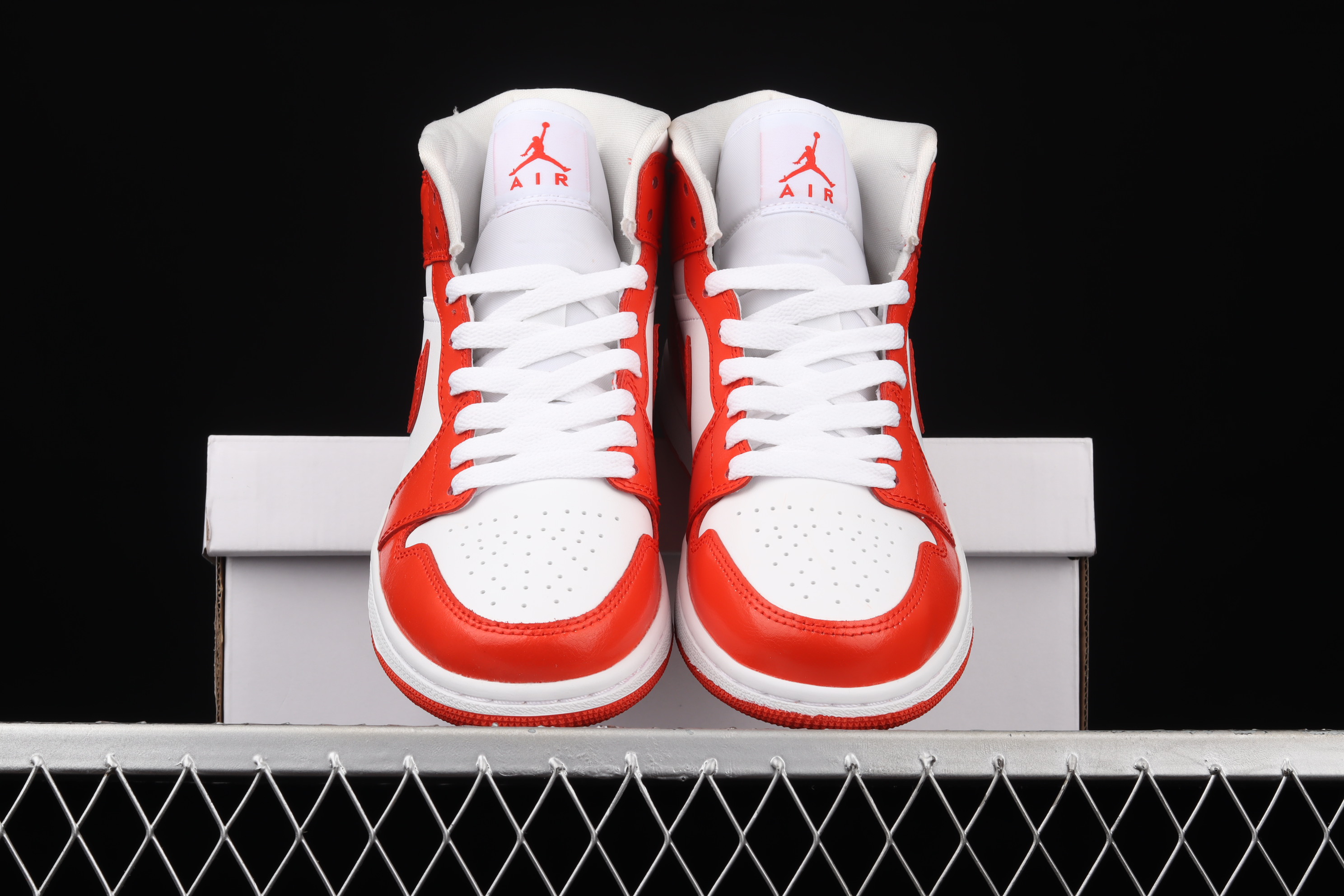 AJ1 Middle helper