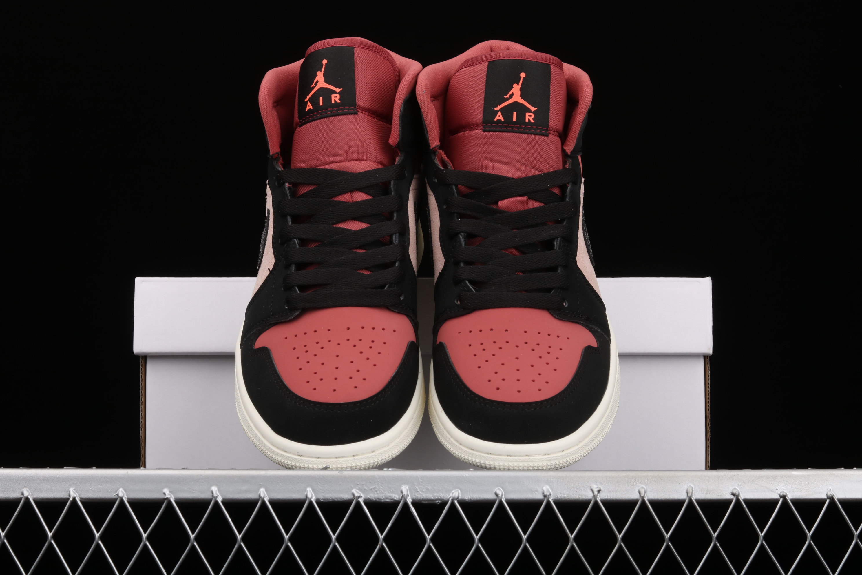AJ1 Middle helper