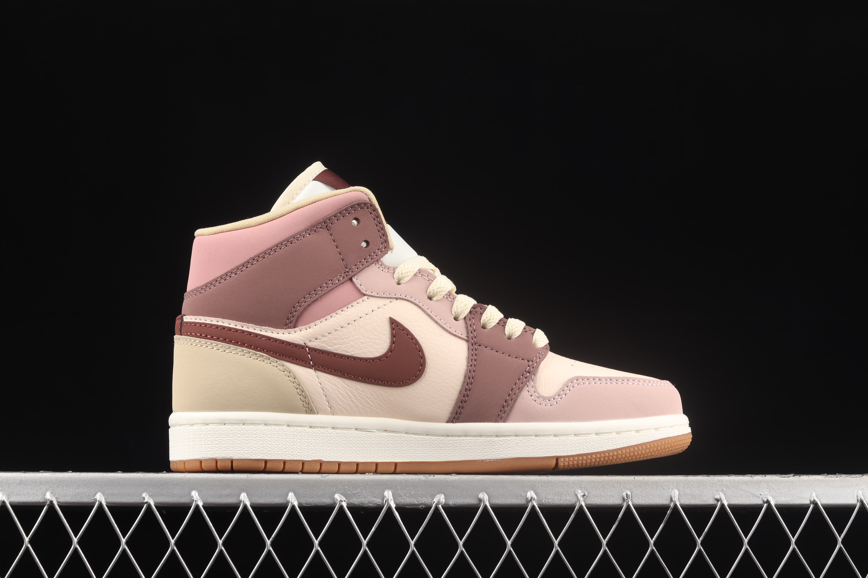 AJ1 Middle Helper