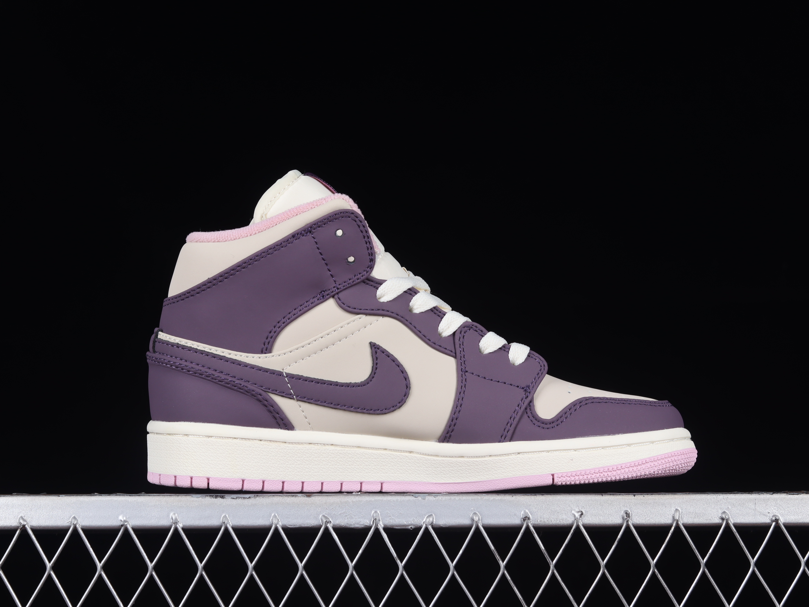 AJ1 Middle Helper
