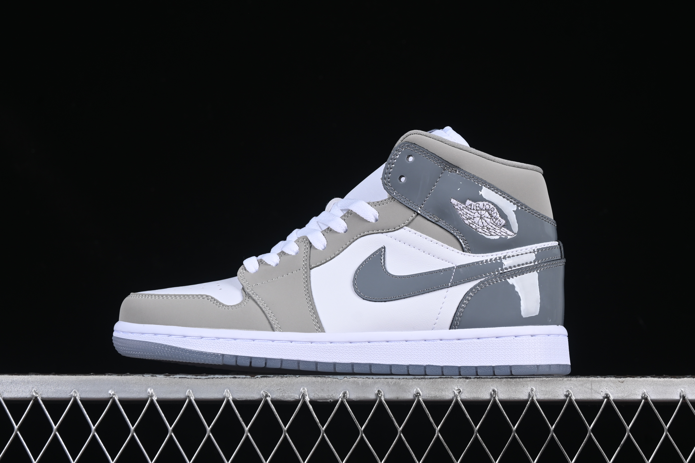 AJ1 Middle