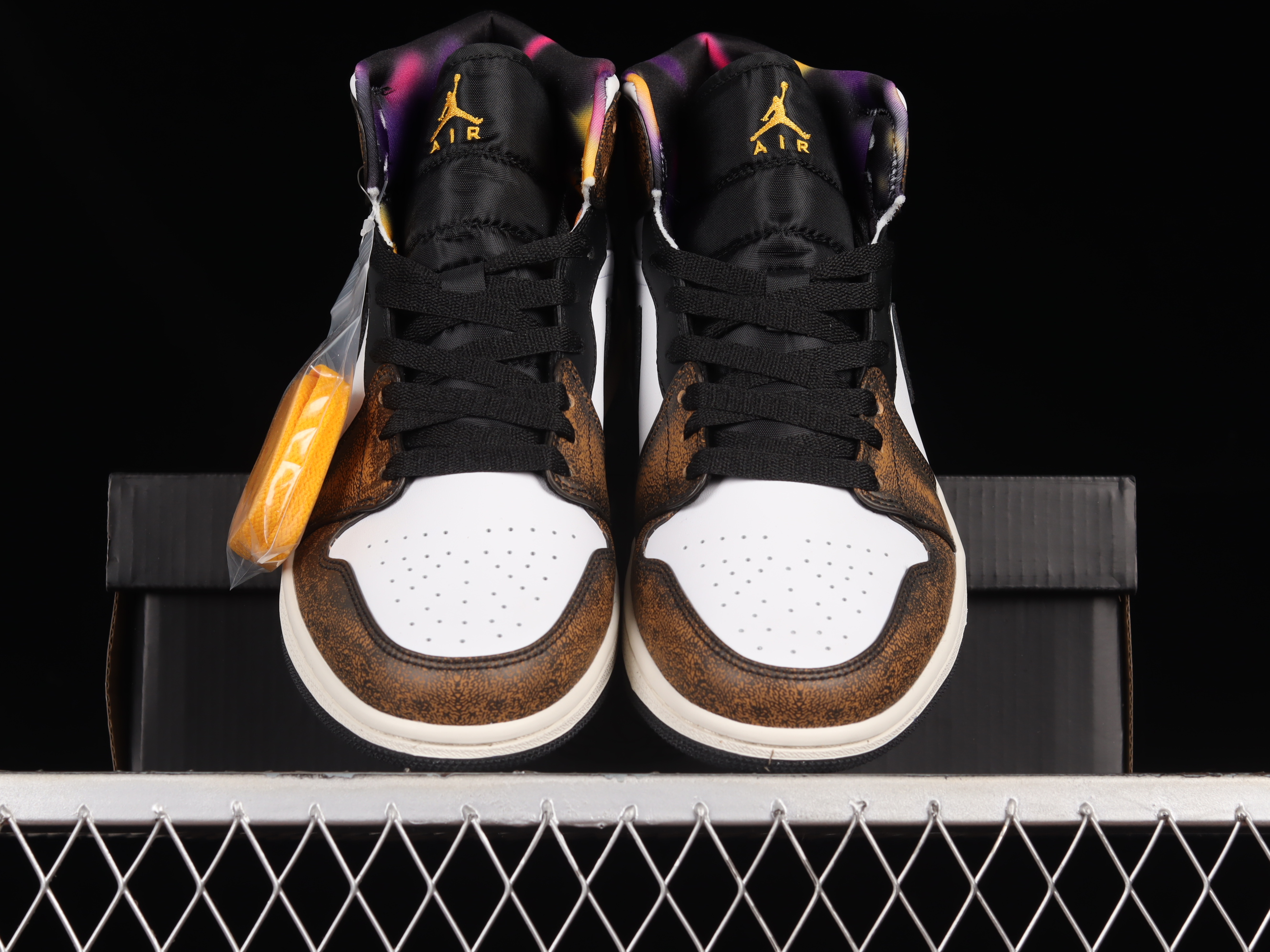 AJ1 Middle helper