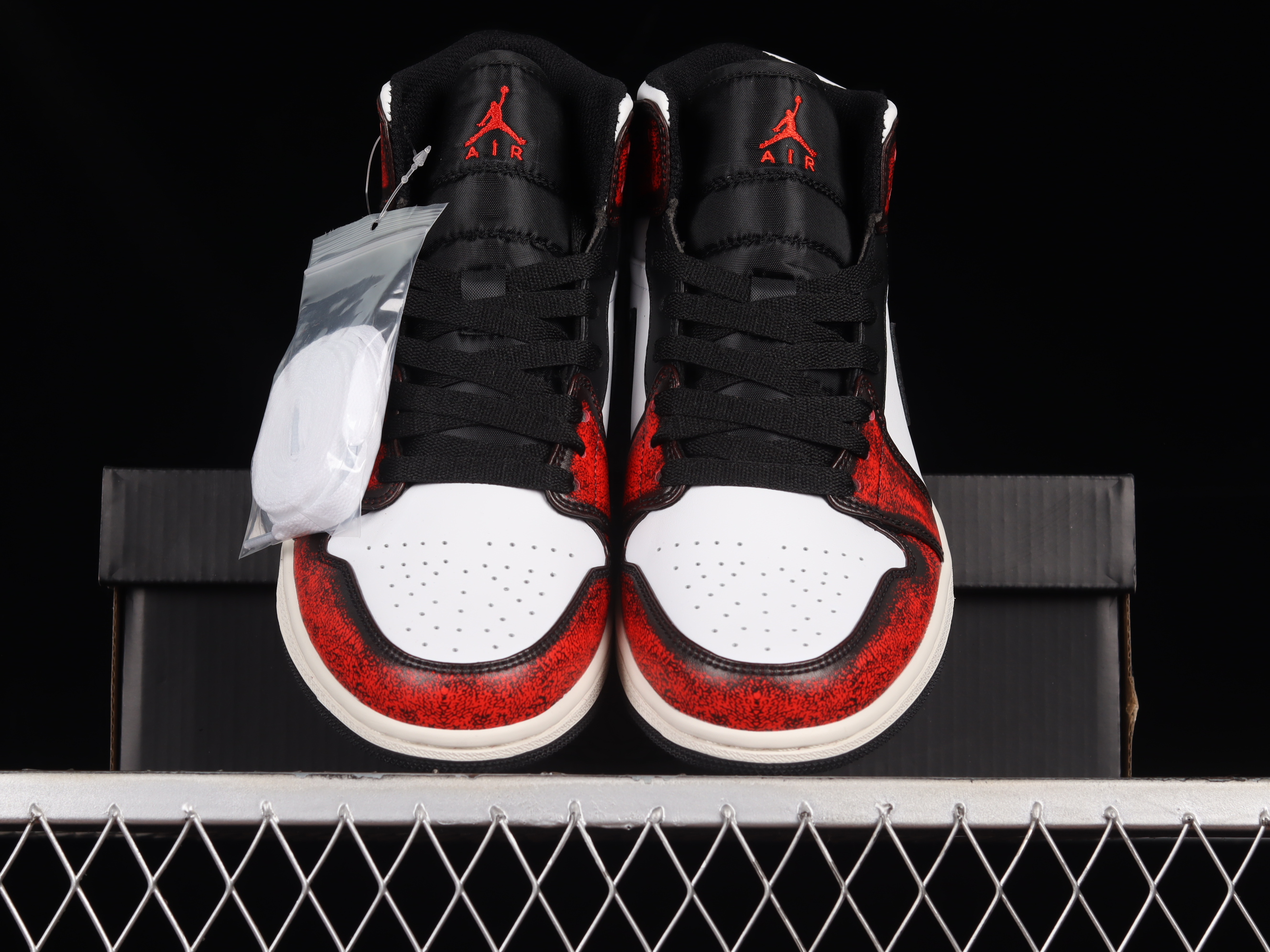 AJ1 Middle Helper