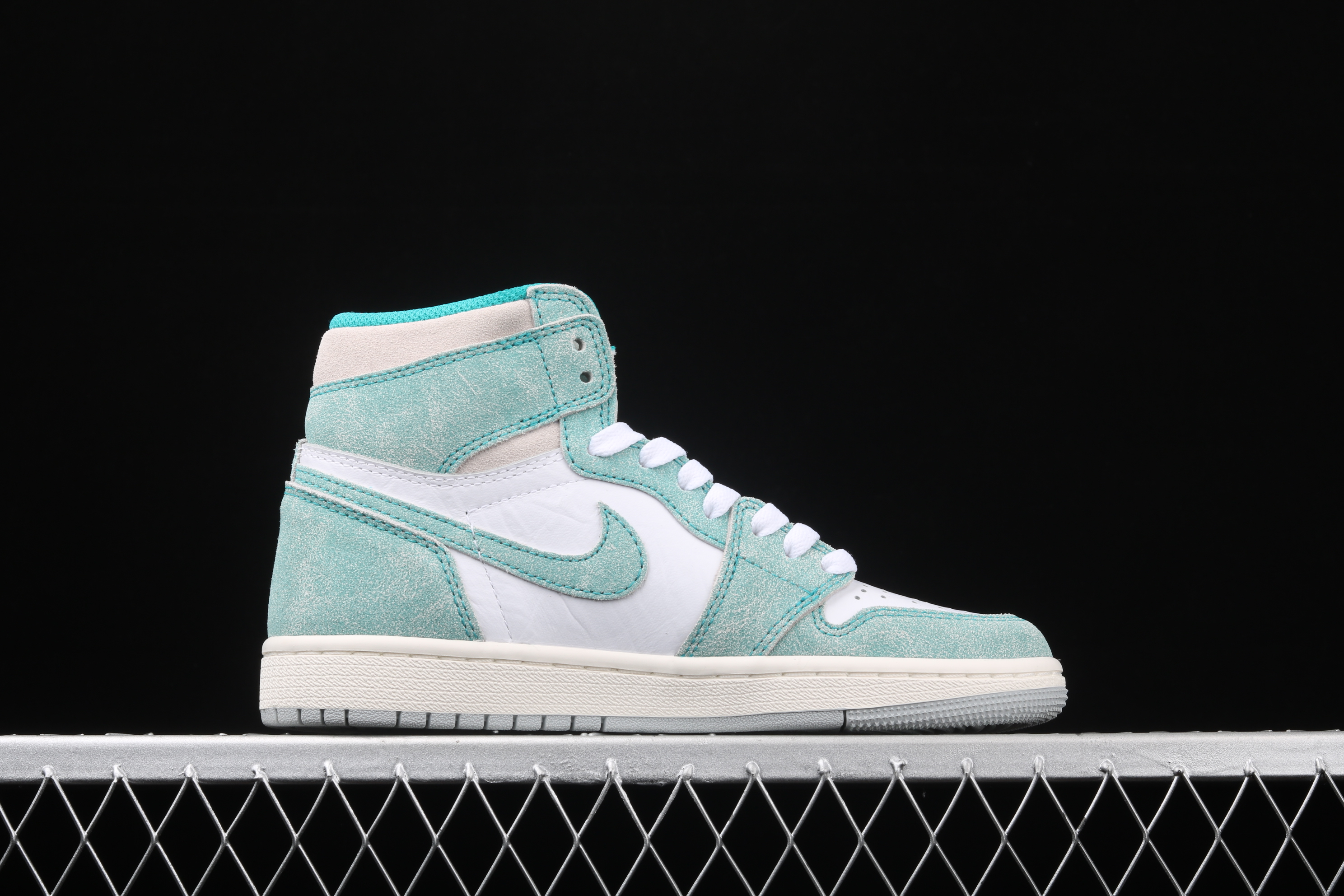 AJ1 High Helper