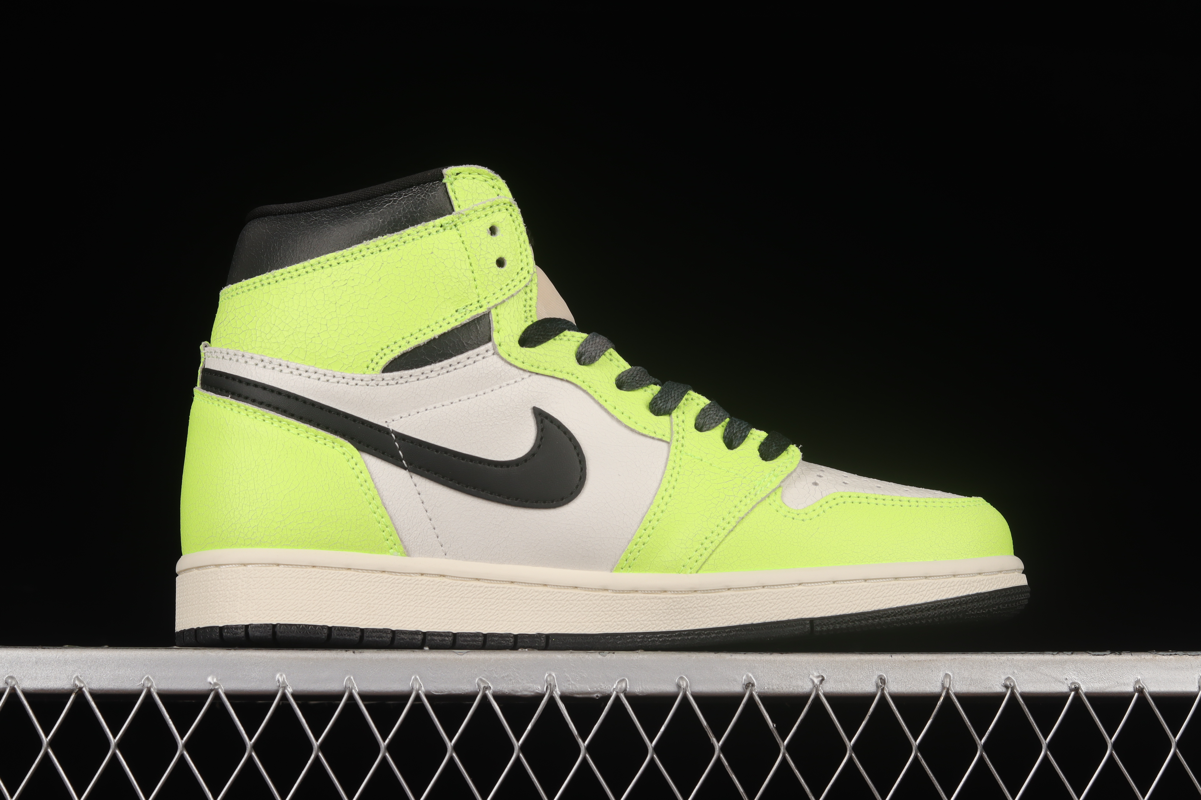 AJ1 High-sided