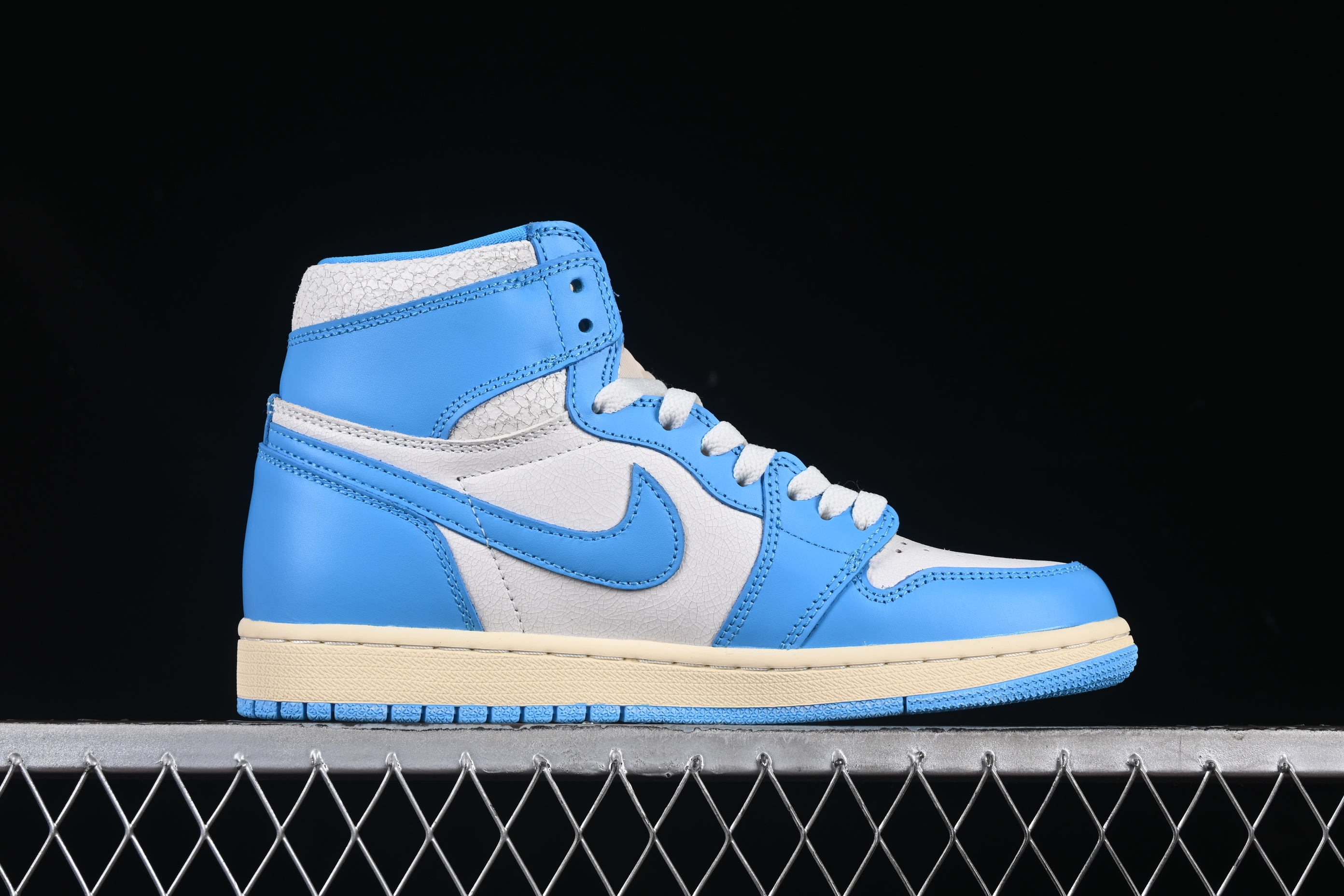 AJ1 High helper