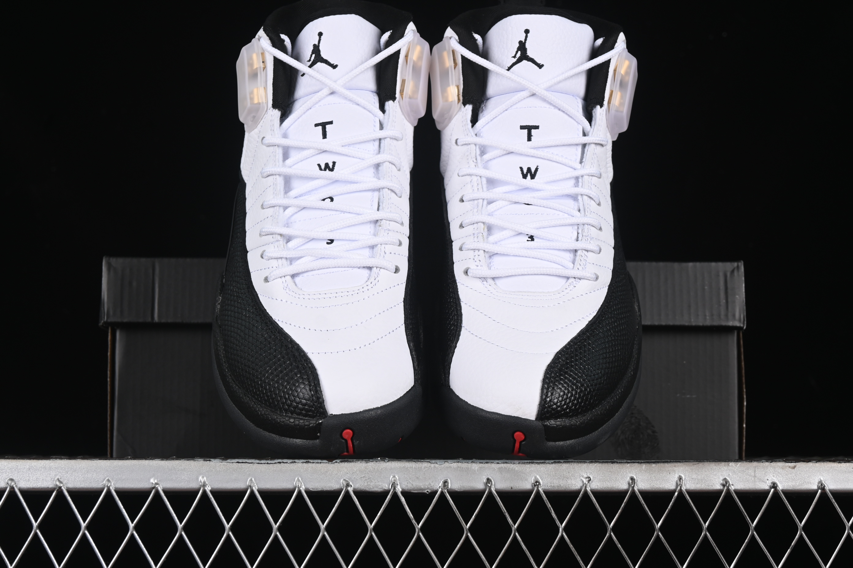 AJ12