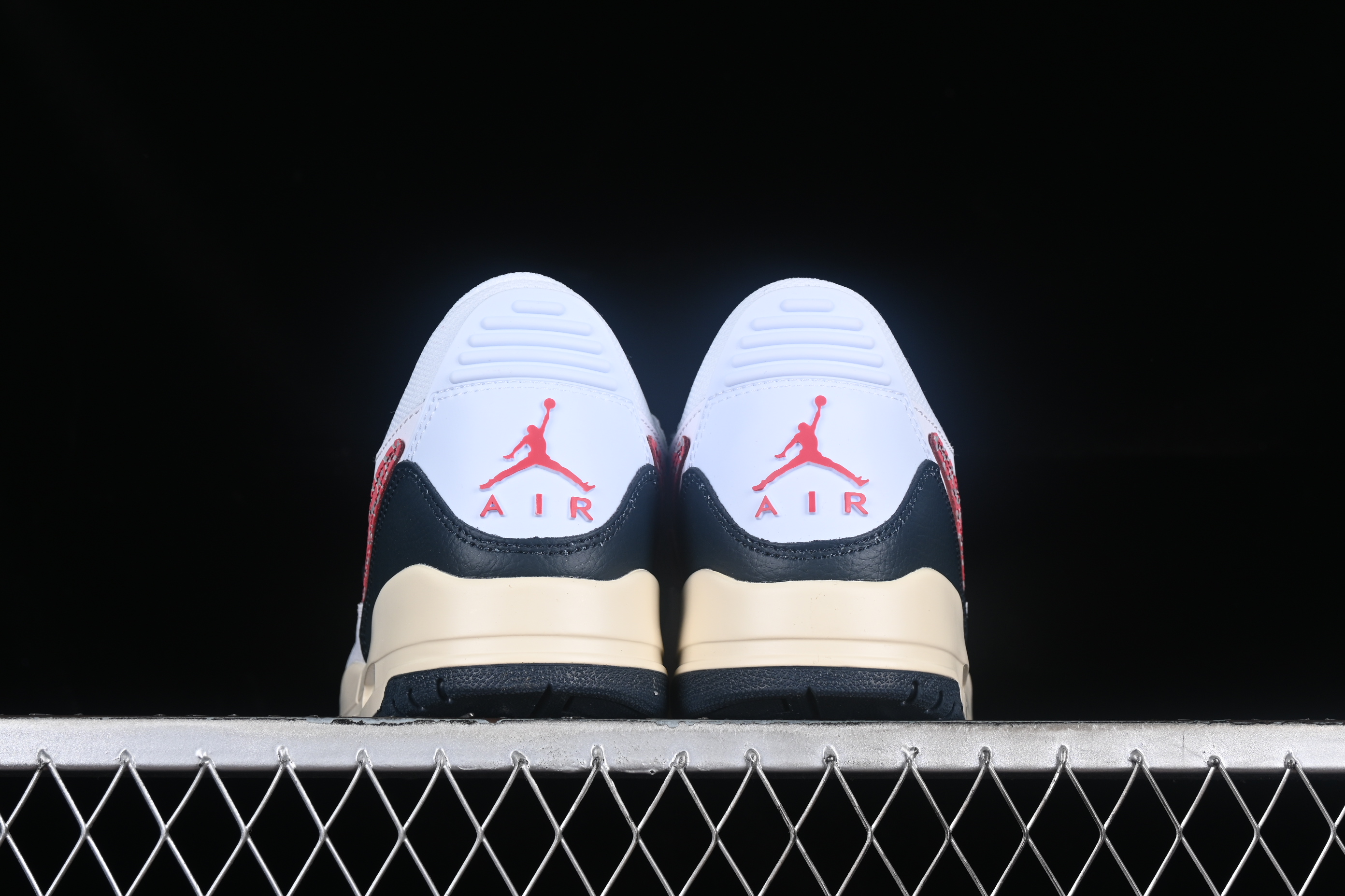 AJ312 Low top