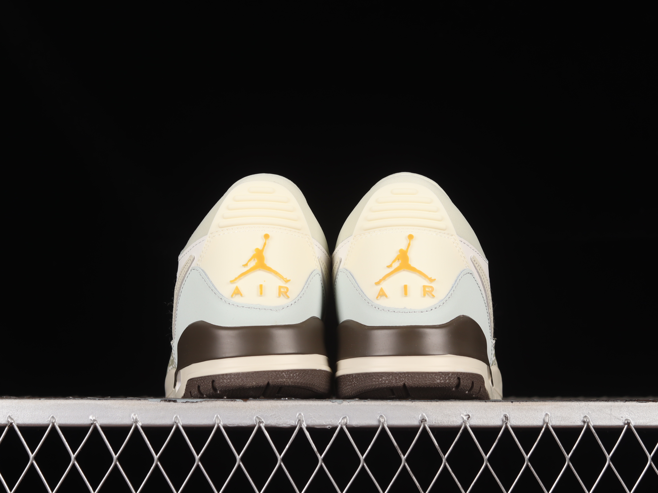 AJ312 Low Helper