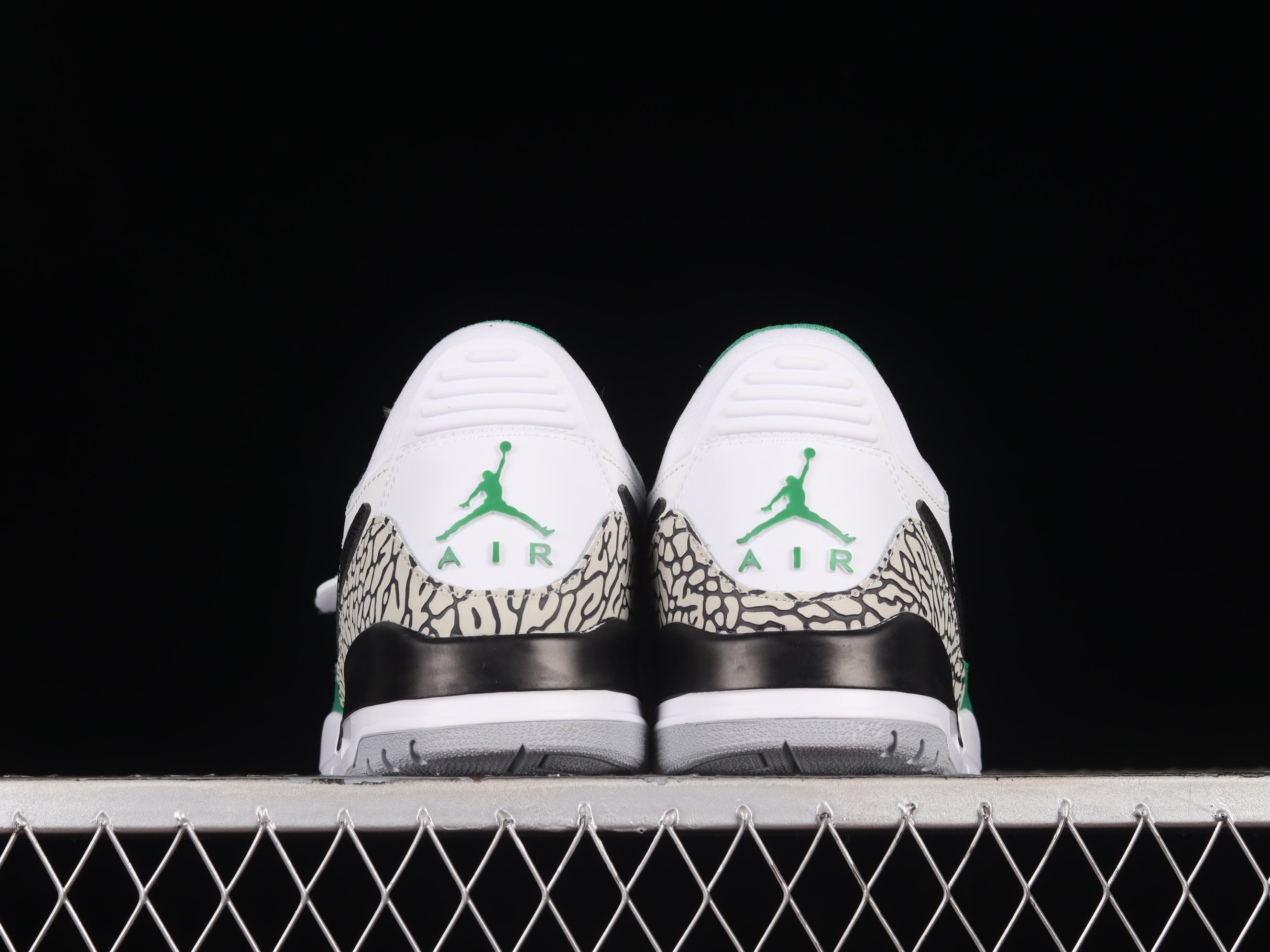 AJ312 Low Top