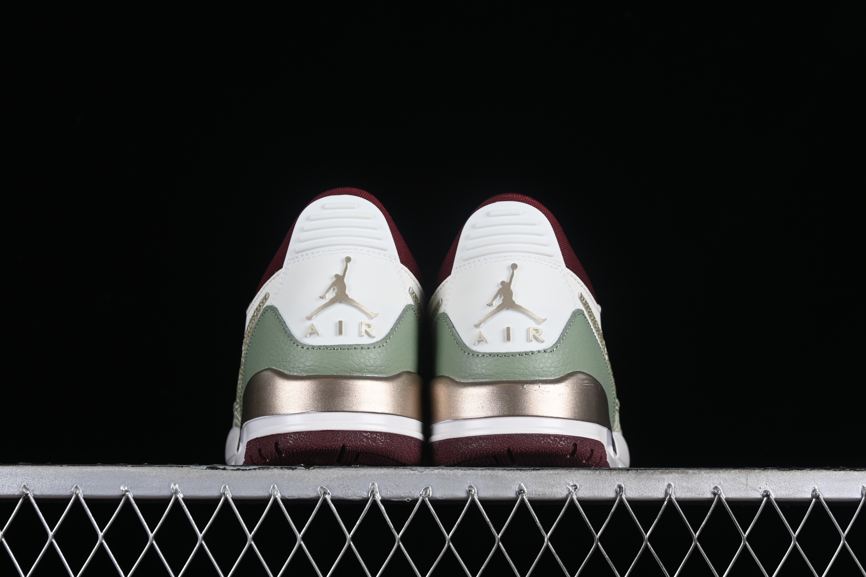 AJ312 Low Top