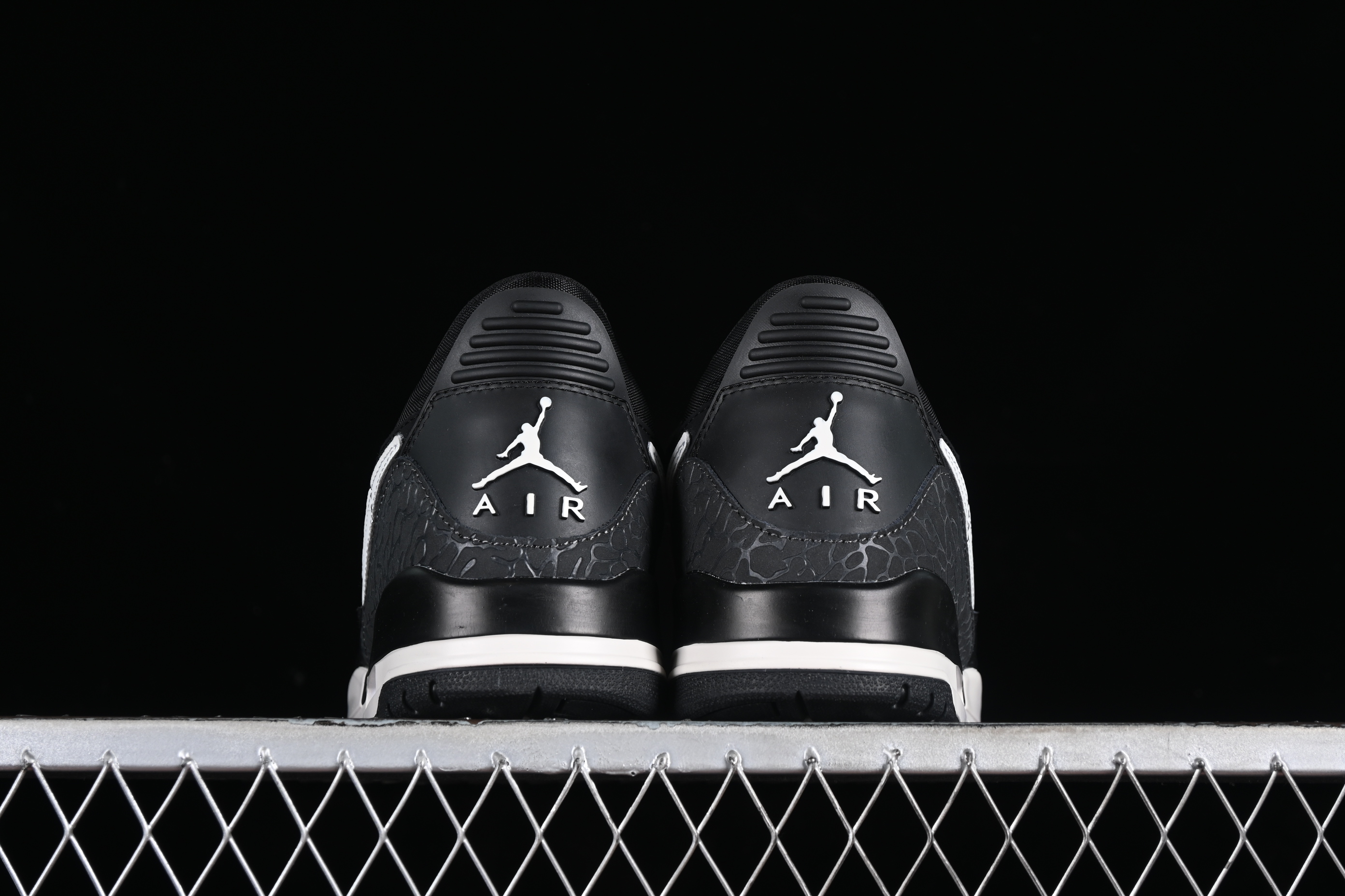 AJ312 Low Top