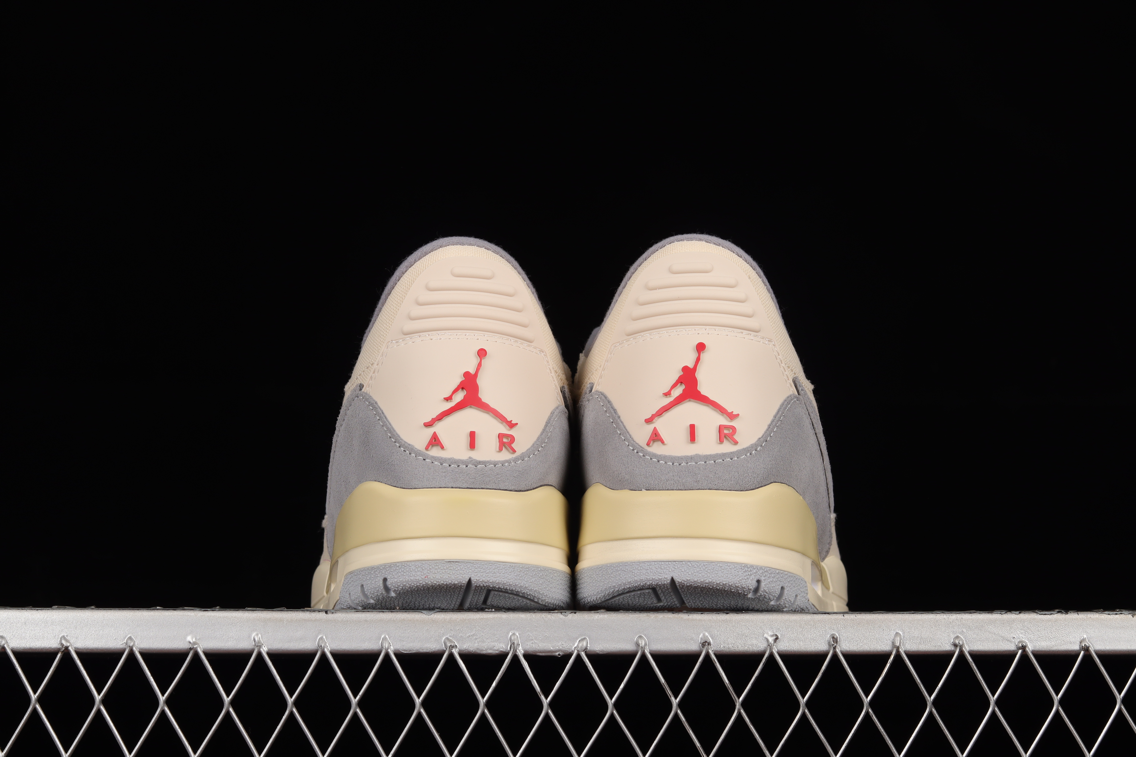 AJ312  low-top