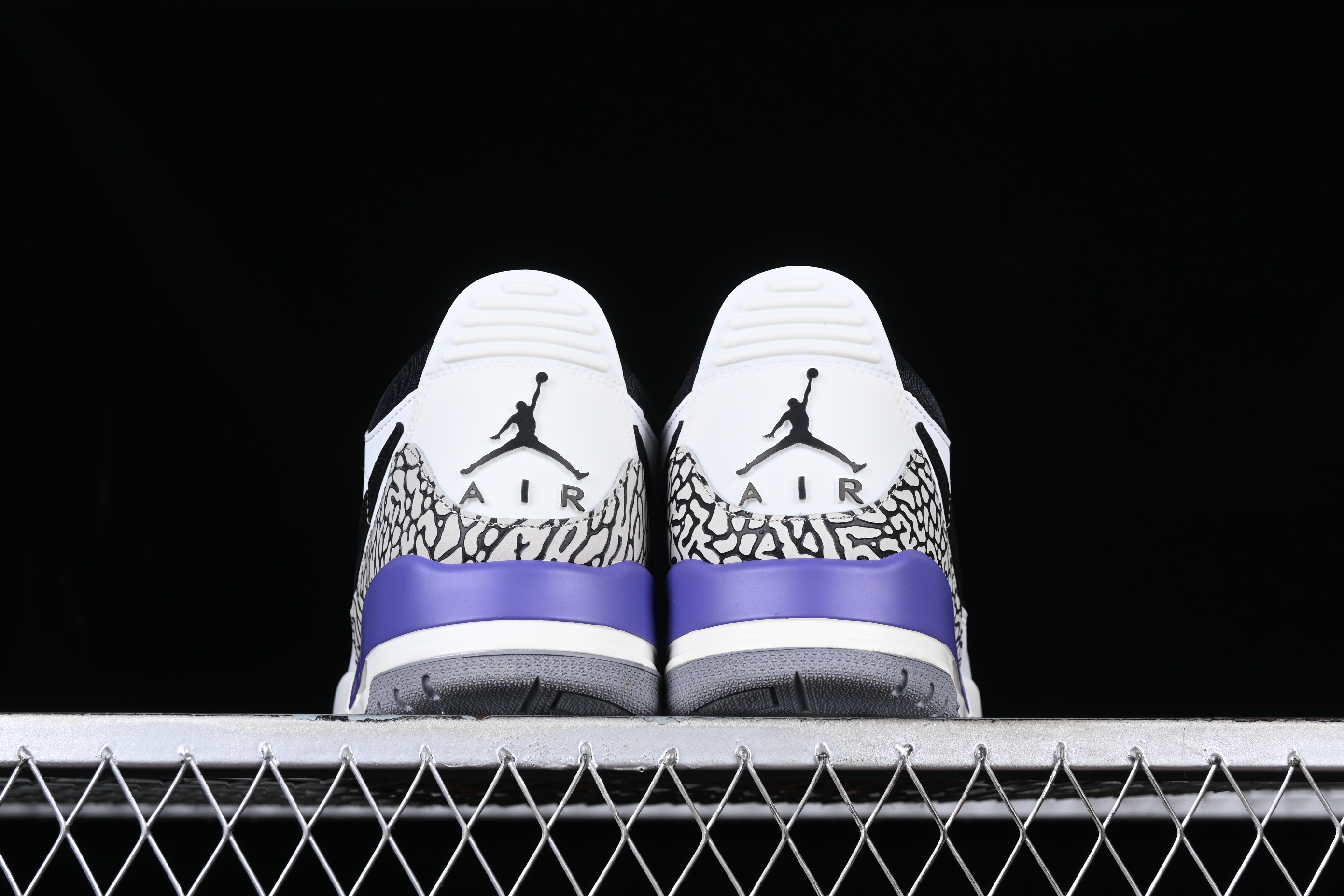 AJ312  low-top