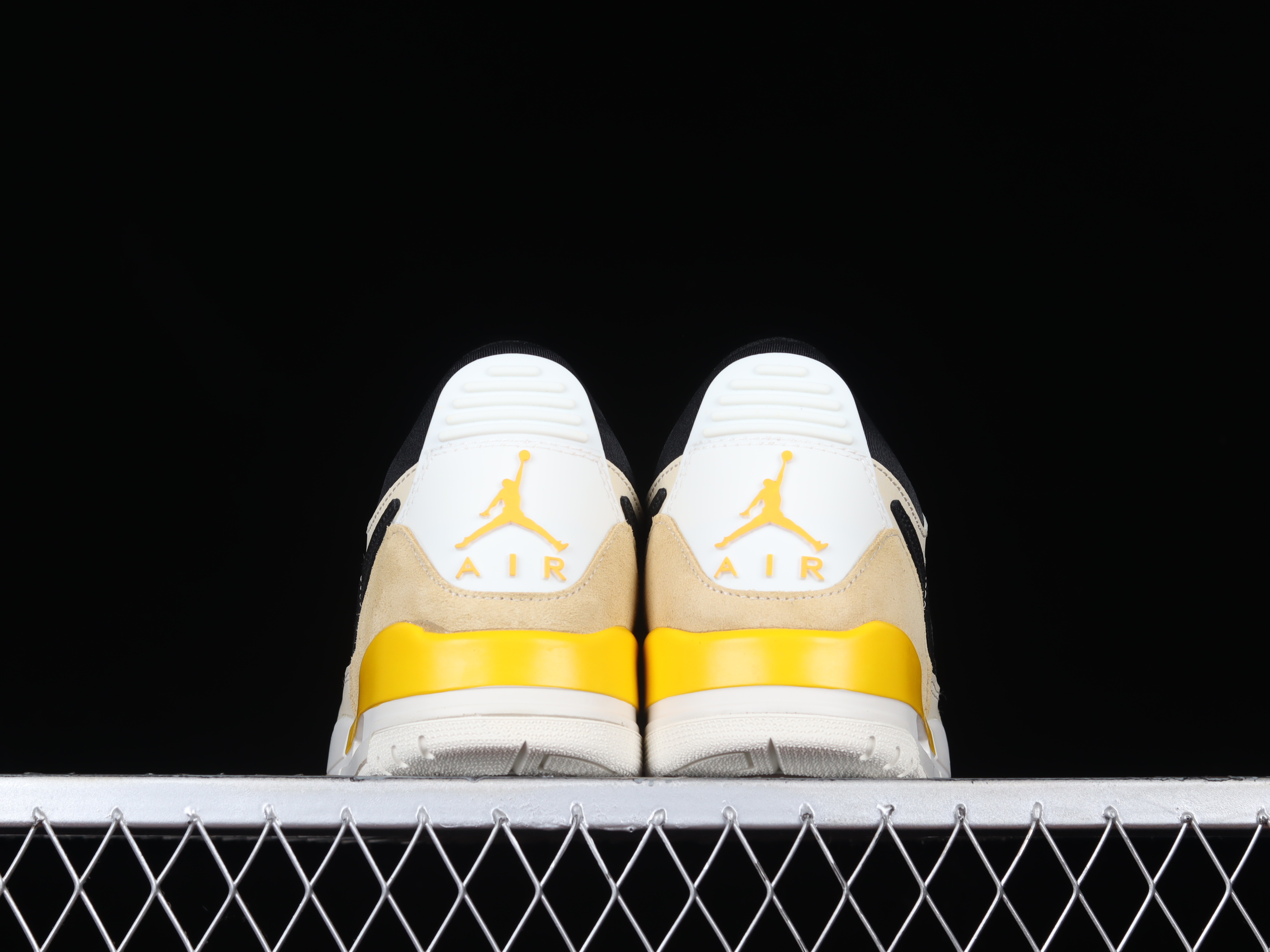 AJ312 Low Top