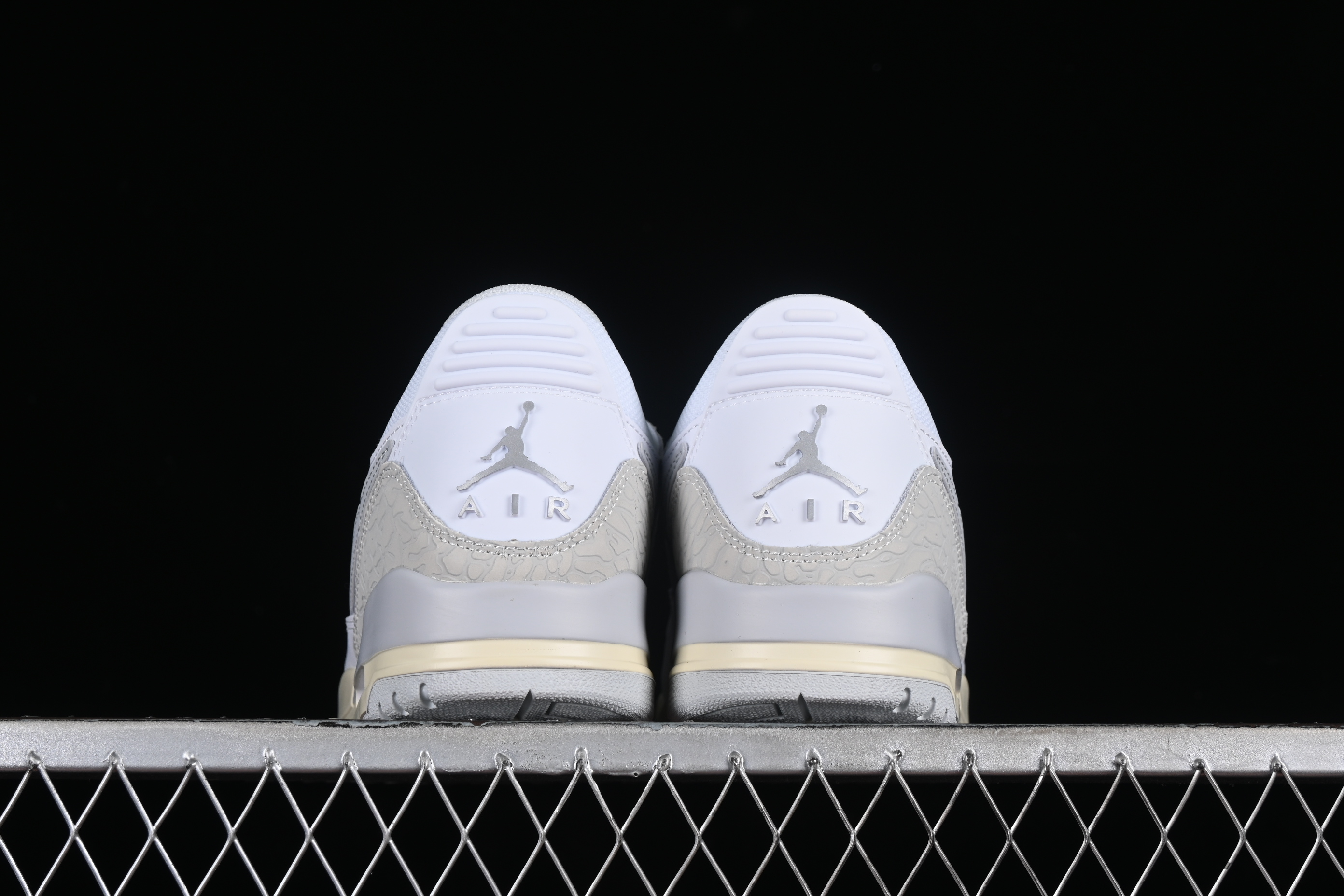 AJ312 Low Top
