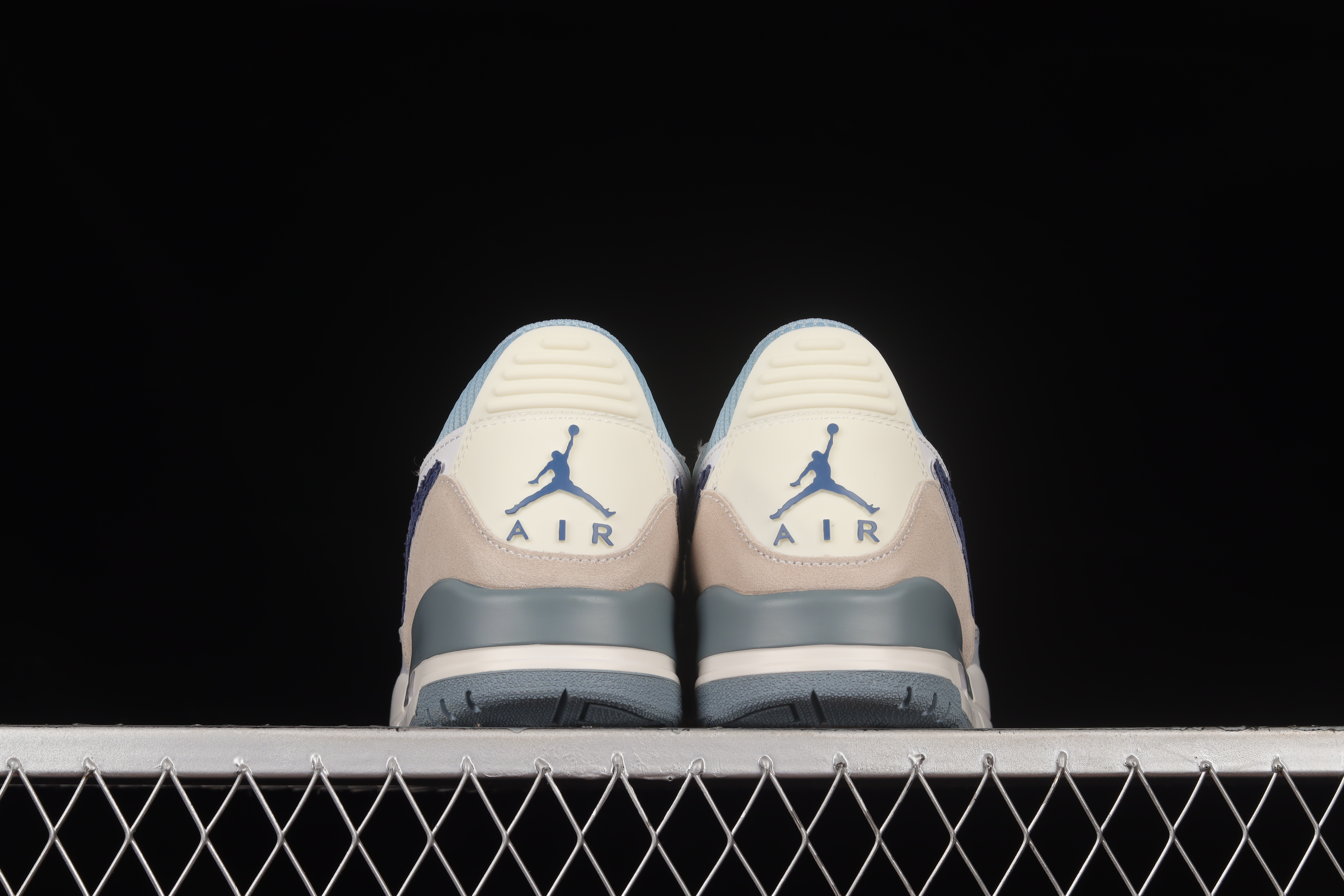 AJ312 low-top